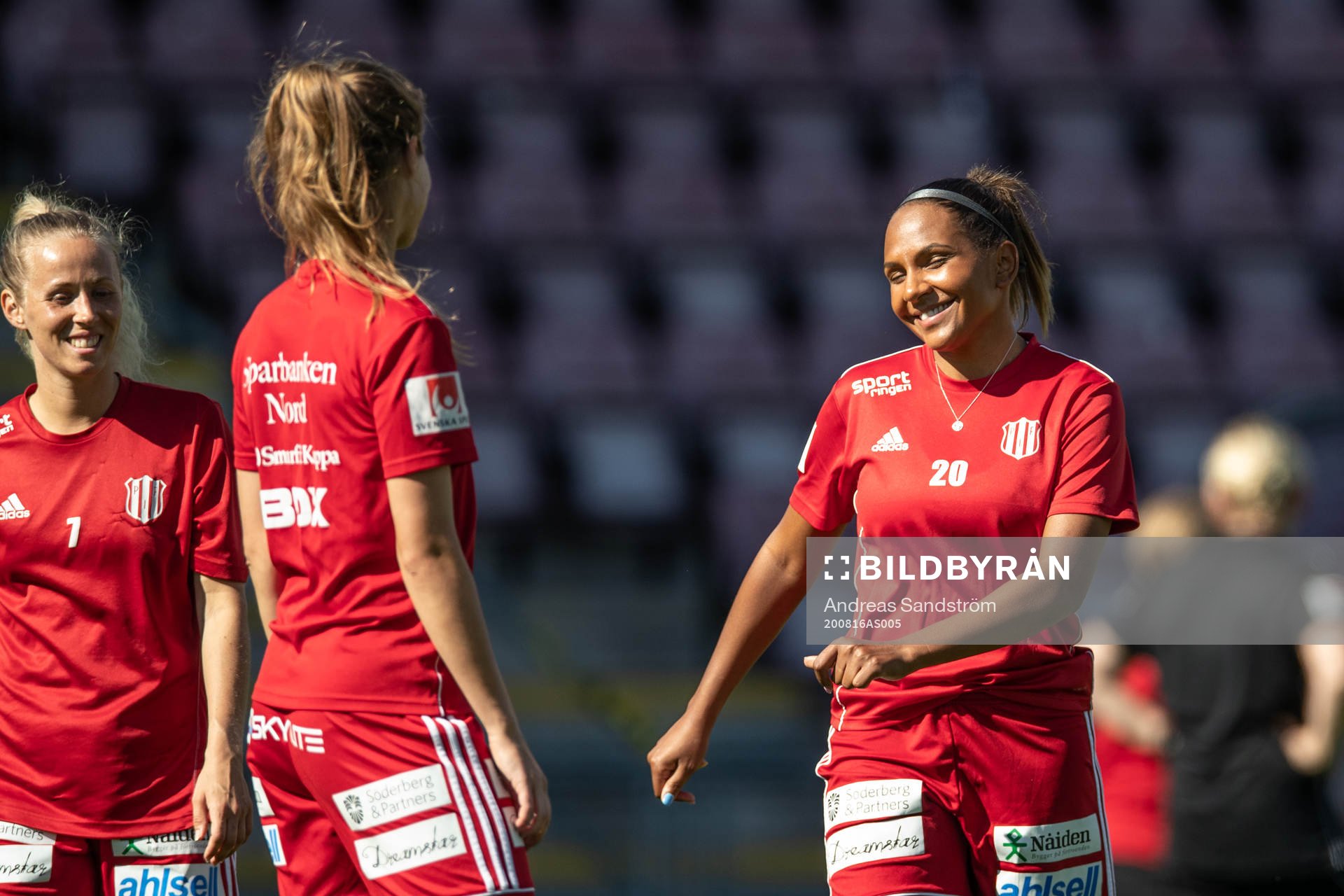 Piteås Madelen Janogy värmer upp