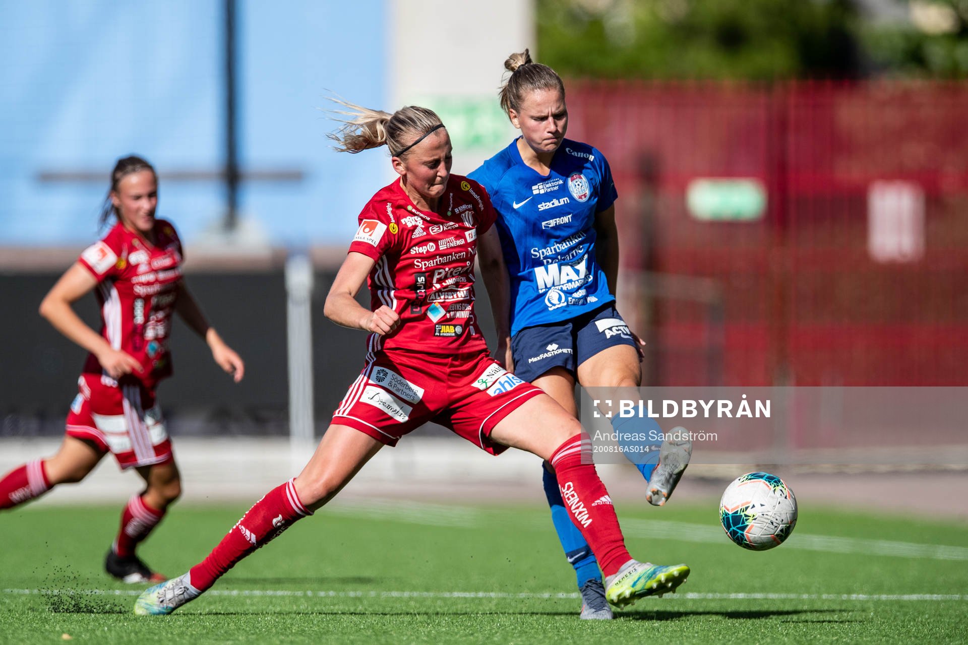 Piteås Julia Karlenäs och Eskilstunas Julia Tunturi