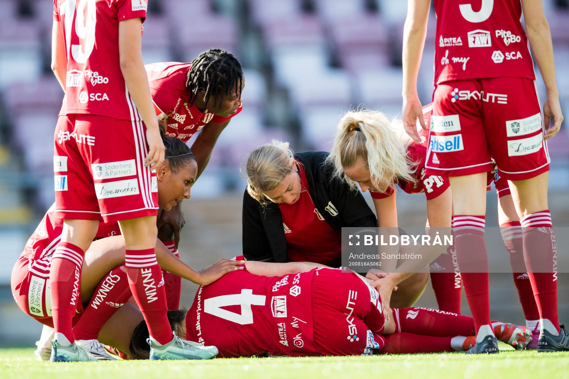 Piteås Josefin Johansson ligger på marken