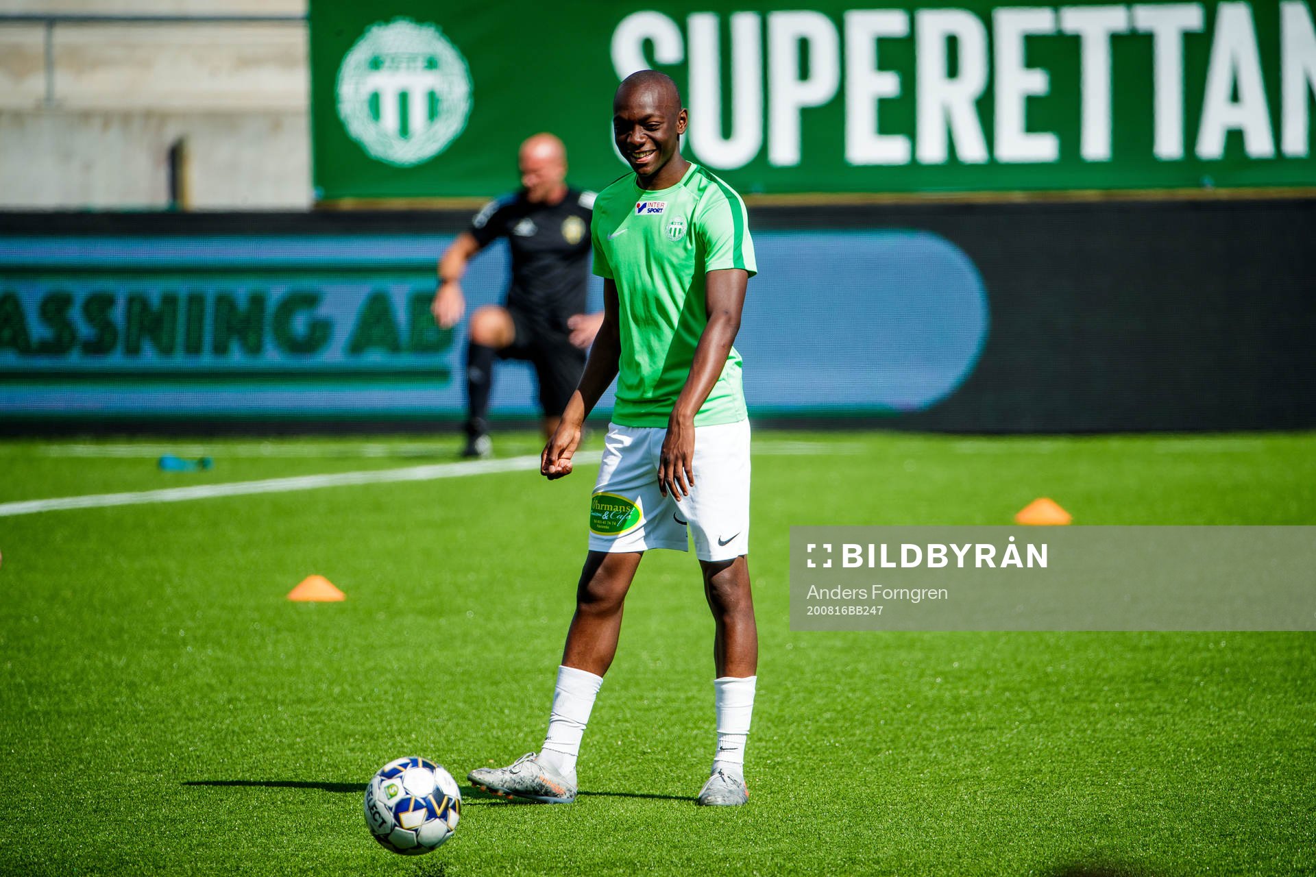 Västerås Moonga Simba innan fotbollsmatchen i Superettan