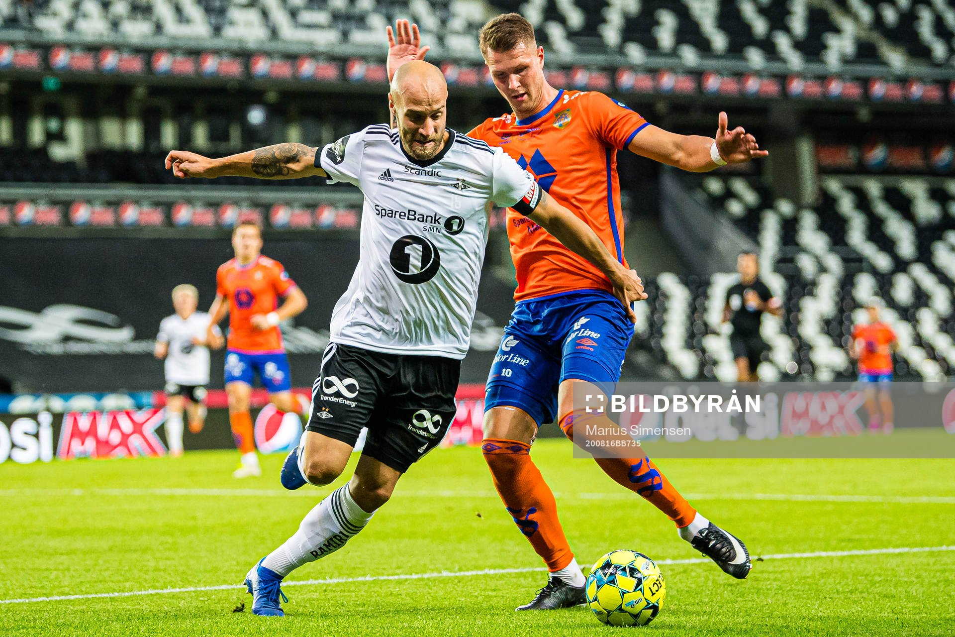 Tore Reginiussen of Rosenborg and Holmbert Aron Briem