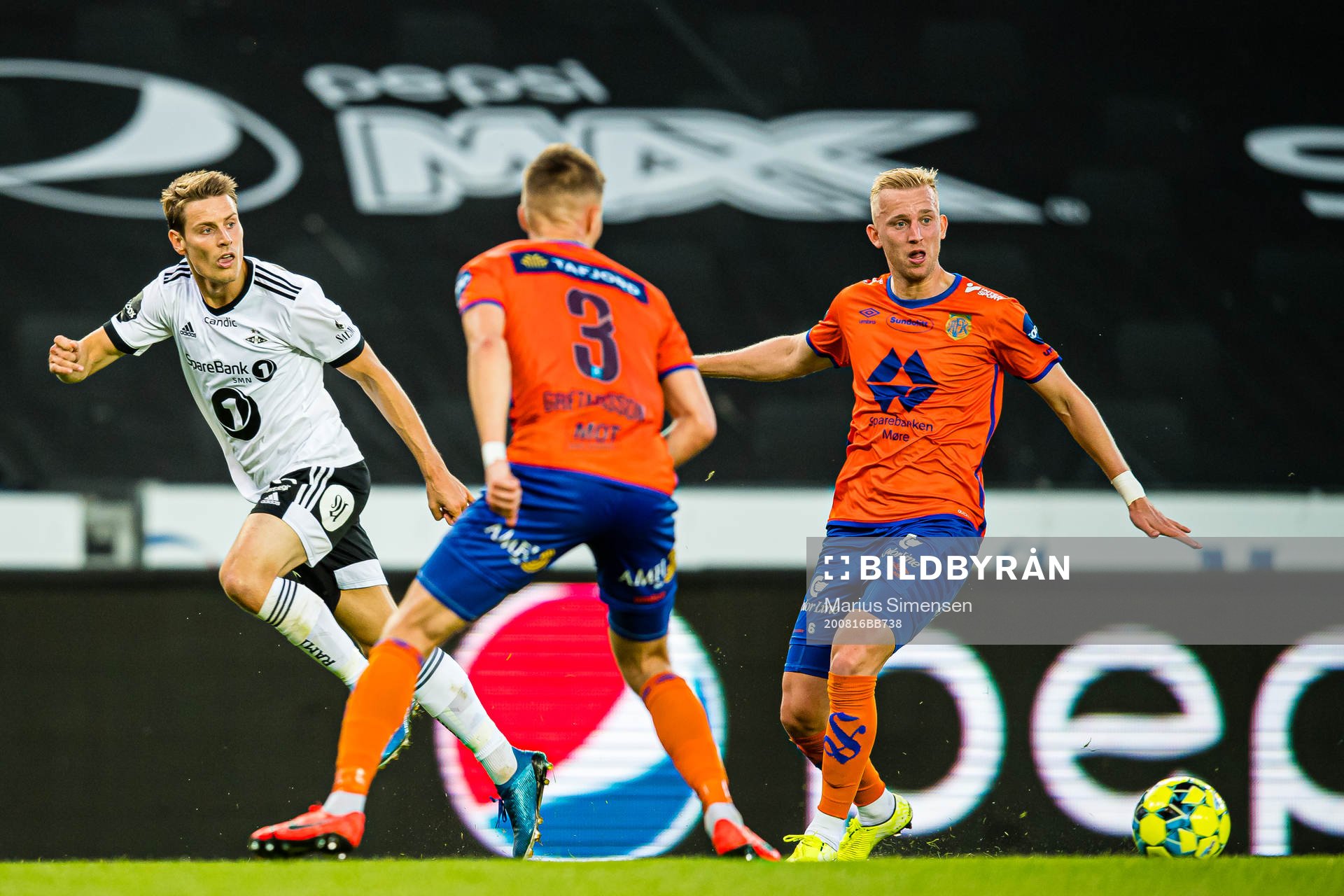 Kristoffer Zachariassen of Rosenborg and Daan Frederikus
