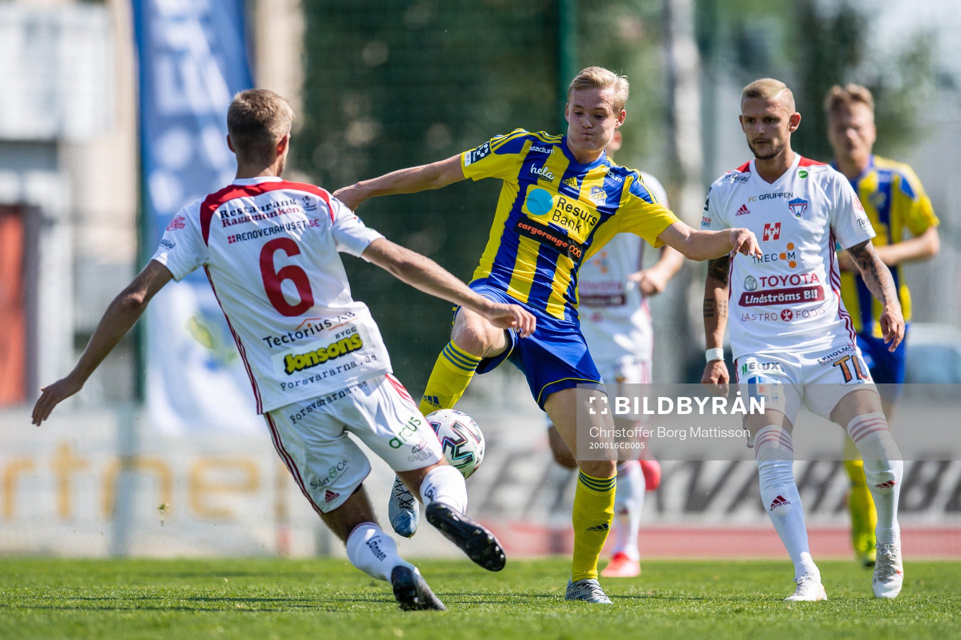 Assyriskas Alex Petrovic och Eskilsminnes Filip Lundeberg