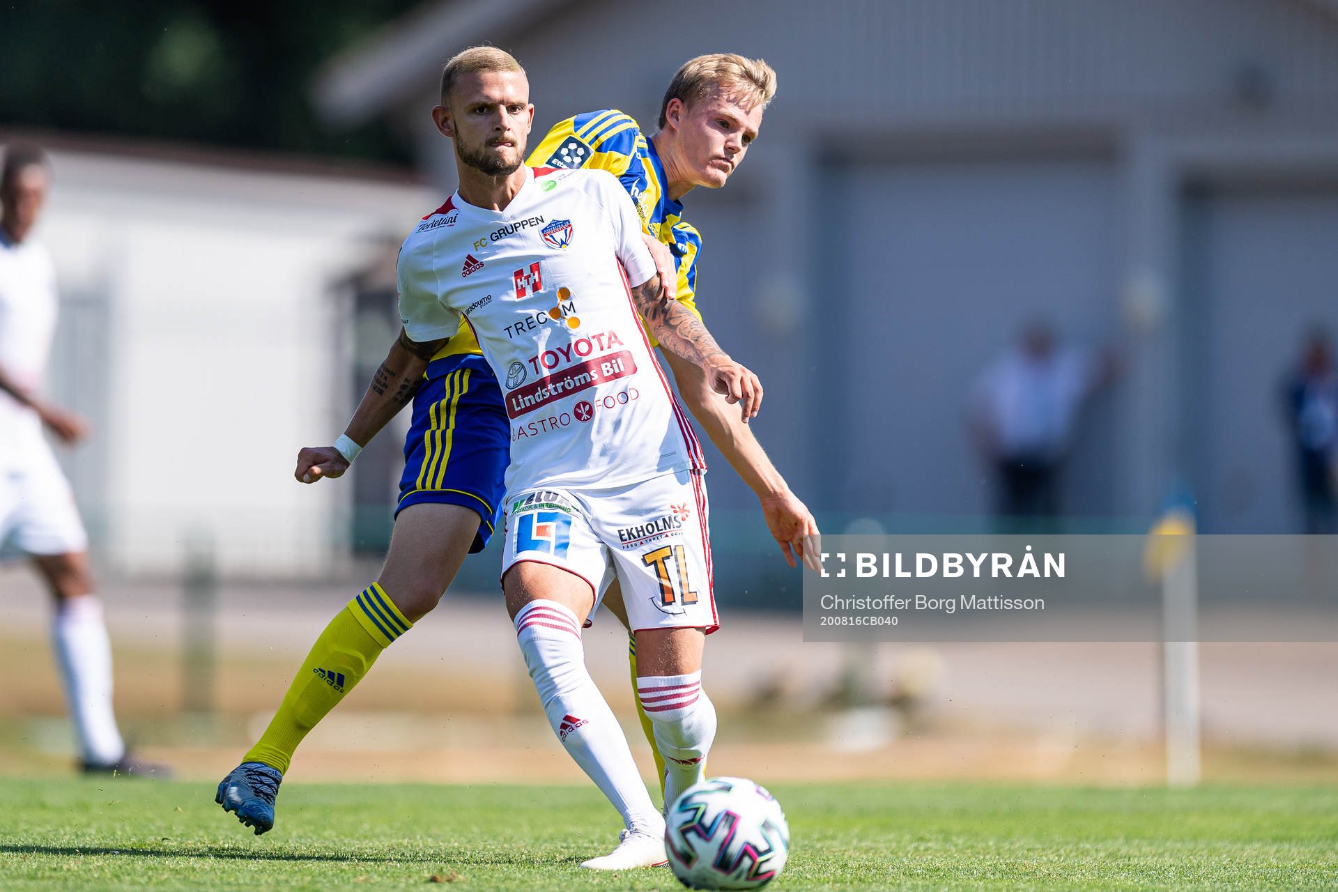 Assyriskas Midhad Jukovic och Eskilsminnes Filip Lundeberg