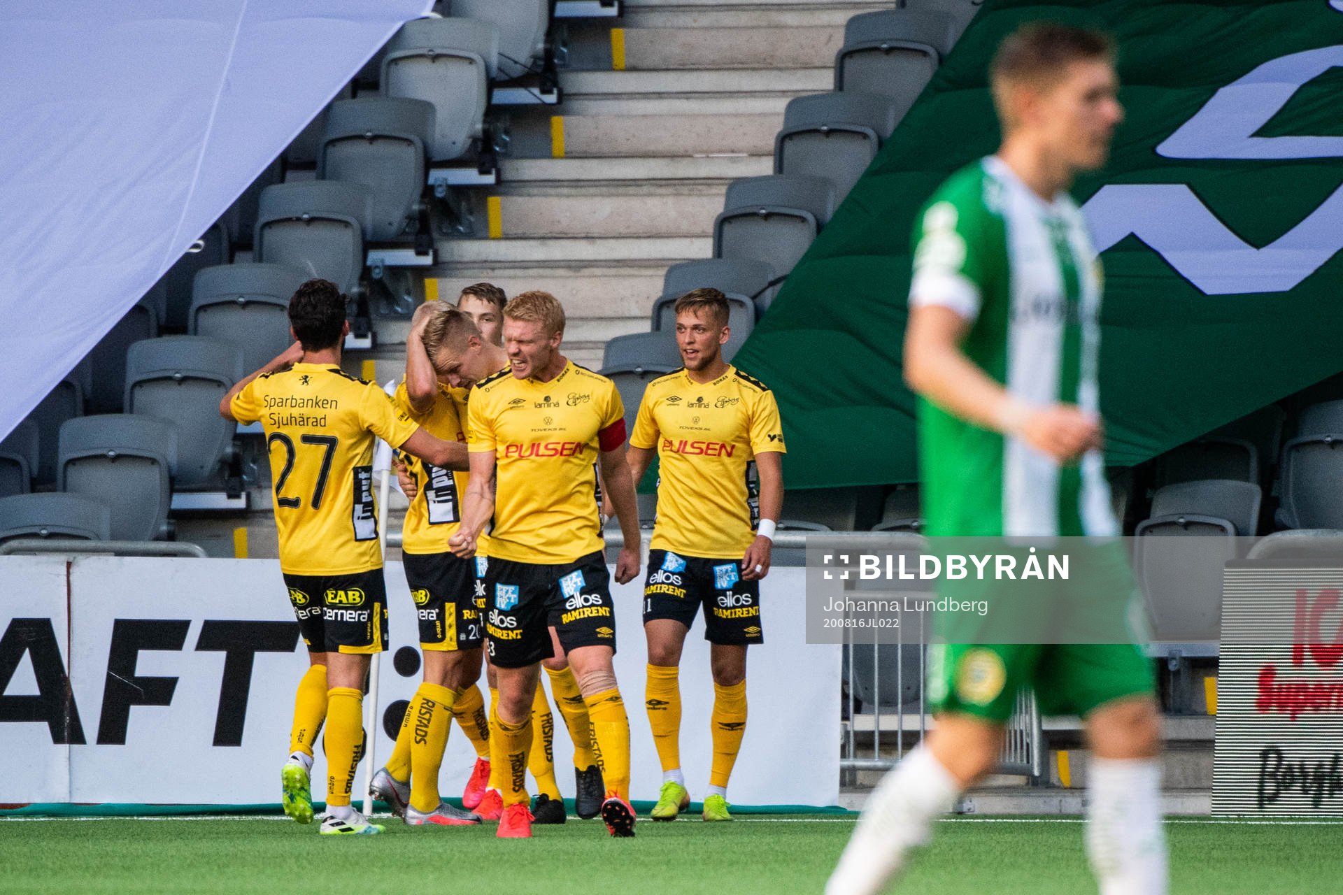 Elfsborgs Jesper Karlsson (h) jublar med lagkamrater efter 1-2 under fotbollsmatchen i Allsvenskan mellan Hammarby och Elfsborg den 16 augusti 2020 i Stockholm.