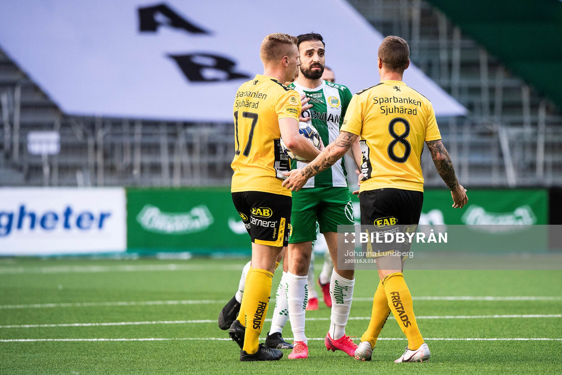 Hammarbys Abdul Khalili i diskussion med Elfsborgs Per