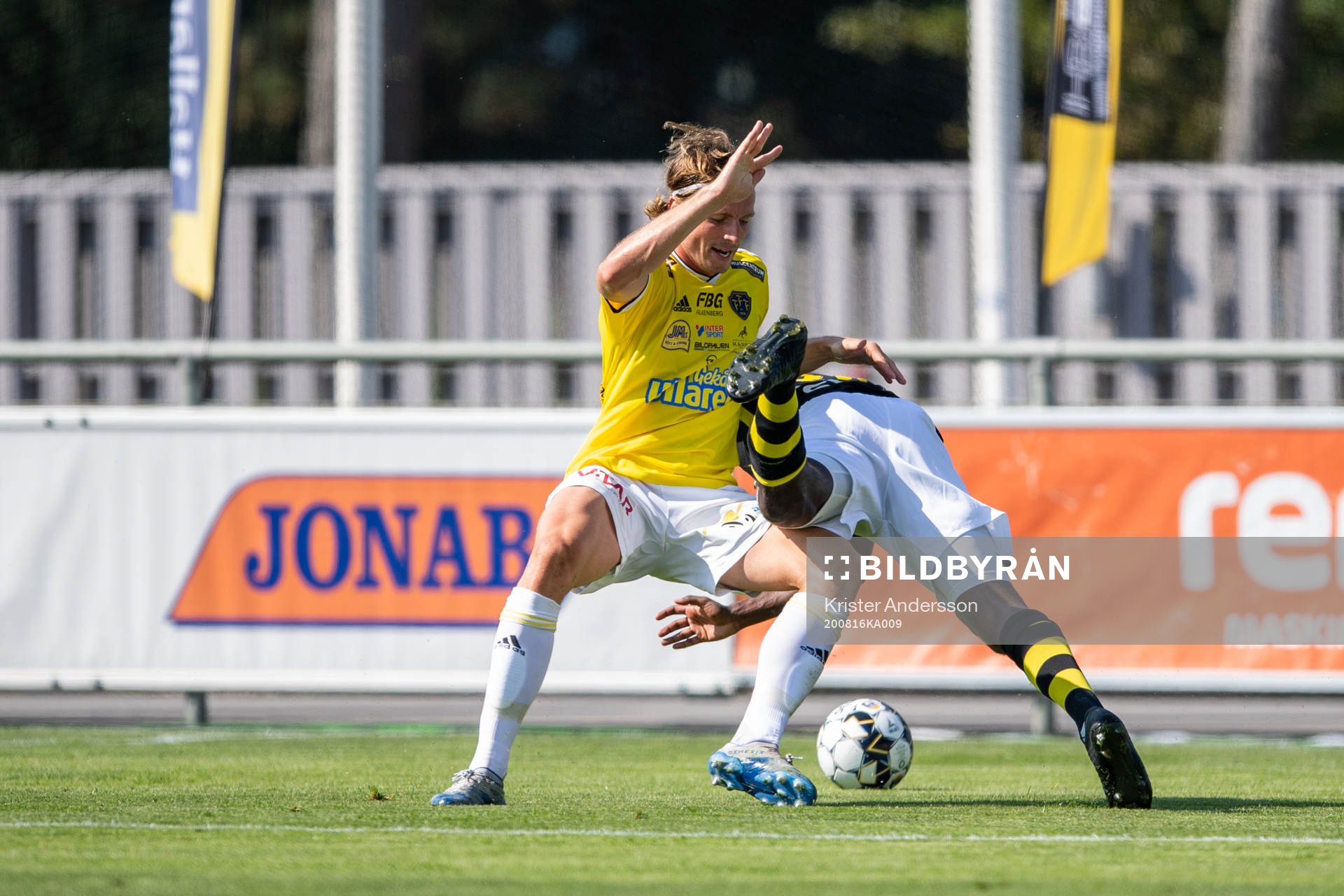 s Henok Goitom i en situation som leder till straff för AIK