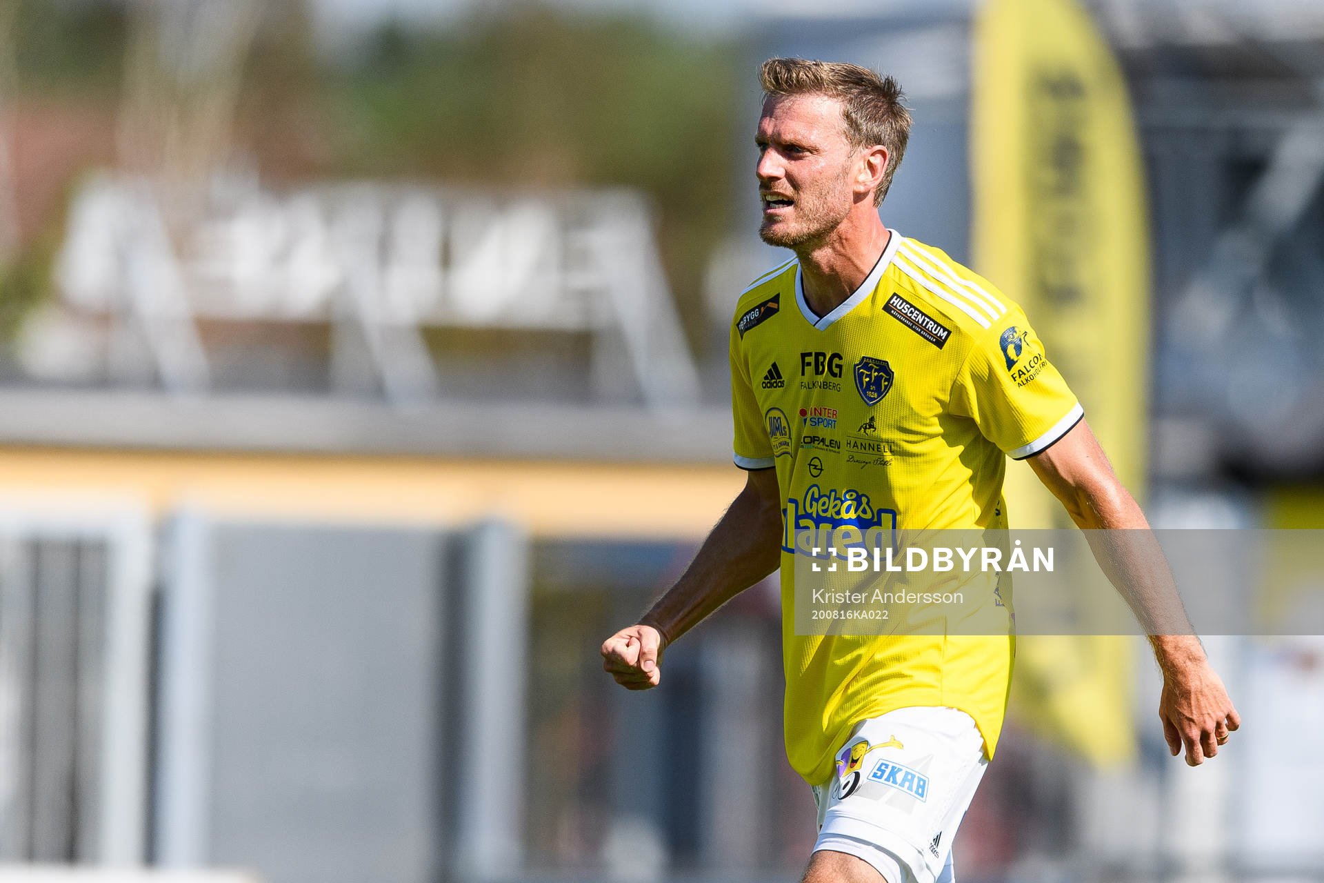 Falkenbergs Karl Söderström jublar efter 1-1 under fotbollsmatchen i Allsvenskan mellan Falkenberg och AIK den 16 augusti 2020 i Falkenberg.