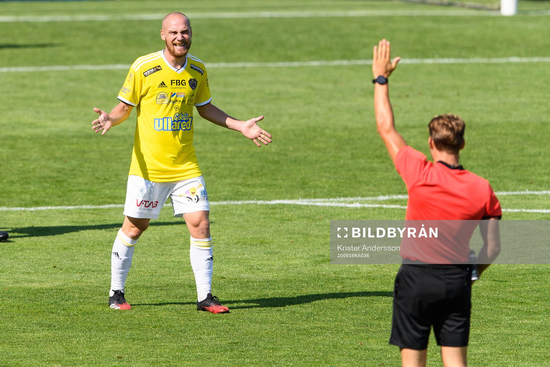 Falkenbergs Christoffer Carlsson reagerar på domare