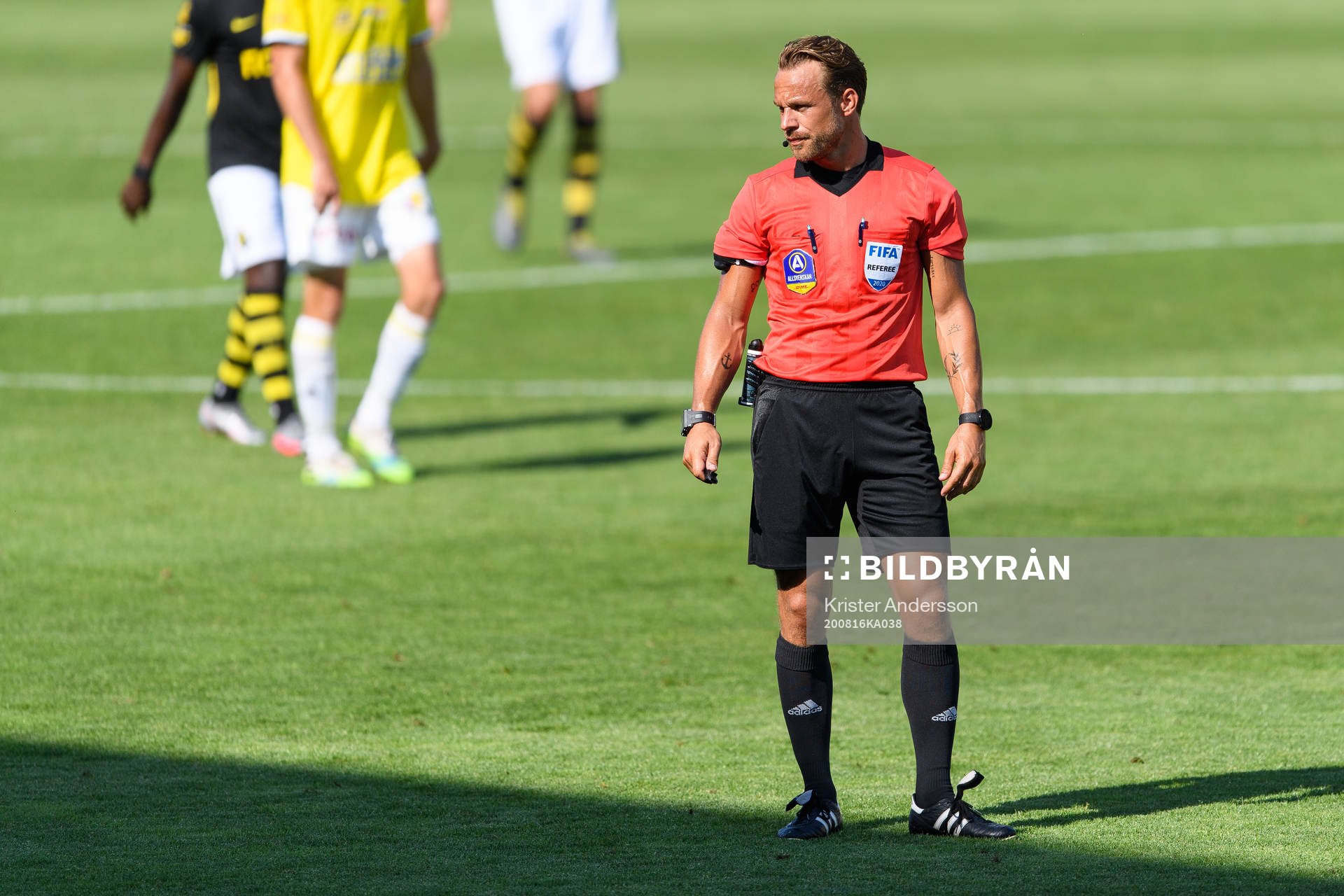 Domare Kristoffer Karlsson under fotbollsmatchen i Allsvenskan mellan Falkenberg och AIK den 16 augusti 2020 i Falkenberg.
