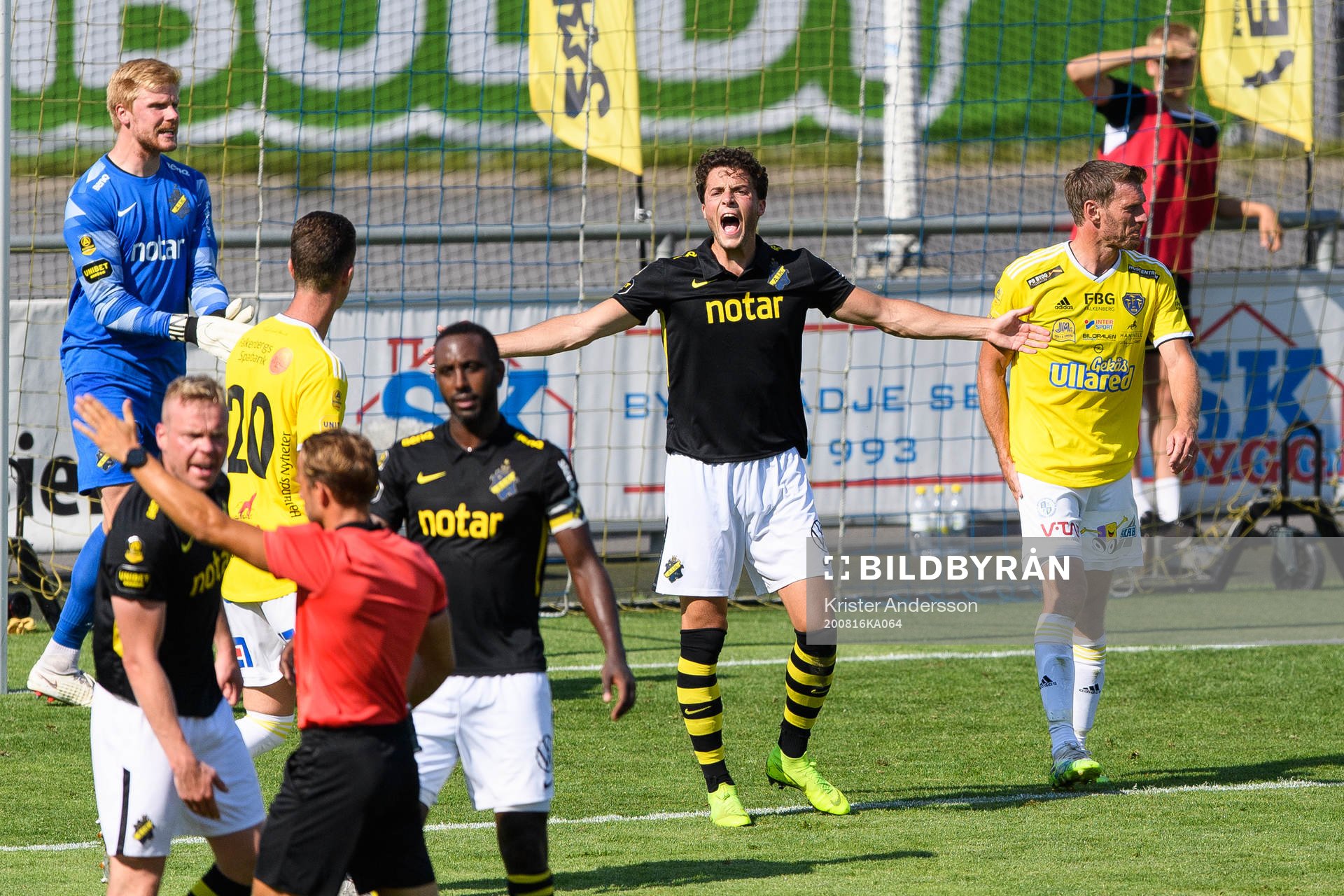AIK:s Daniel Granli reagerar under fotbollsmatchen i Allsvenskan mellan Falkenberg och AIK den 16 augusti 2020 i Falkenberg.