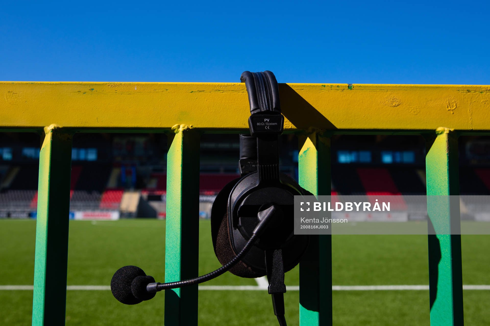 Ett headset på en grind på Grimsta IP