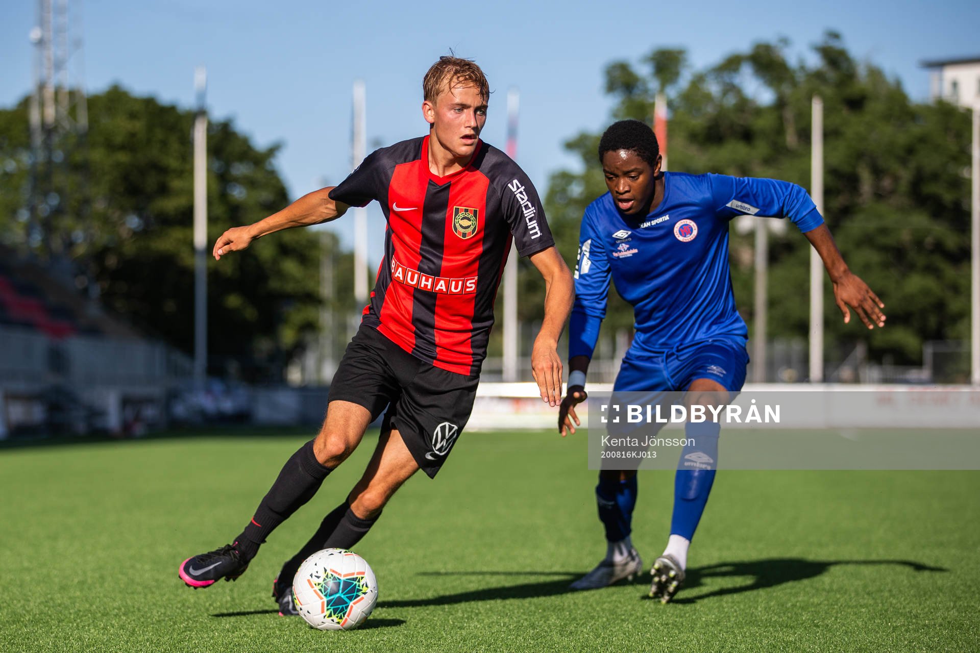 Brommapojkarnas Oskar Fallenius och Karlslunds Nadir Ayéva