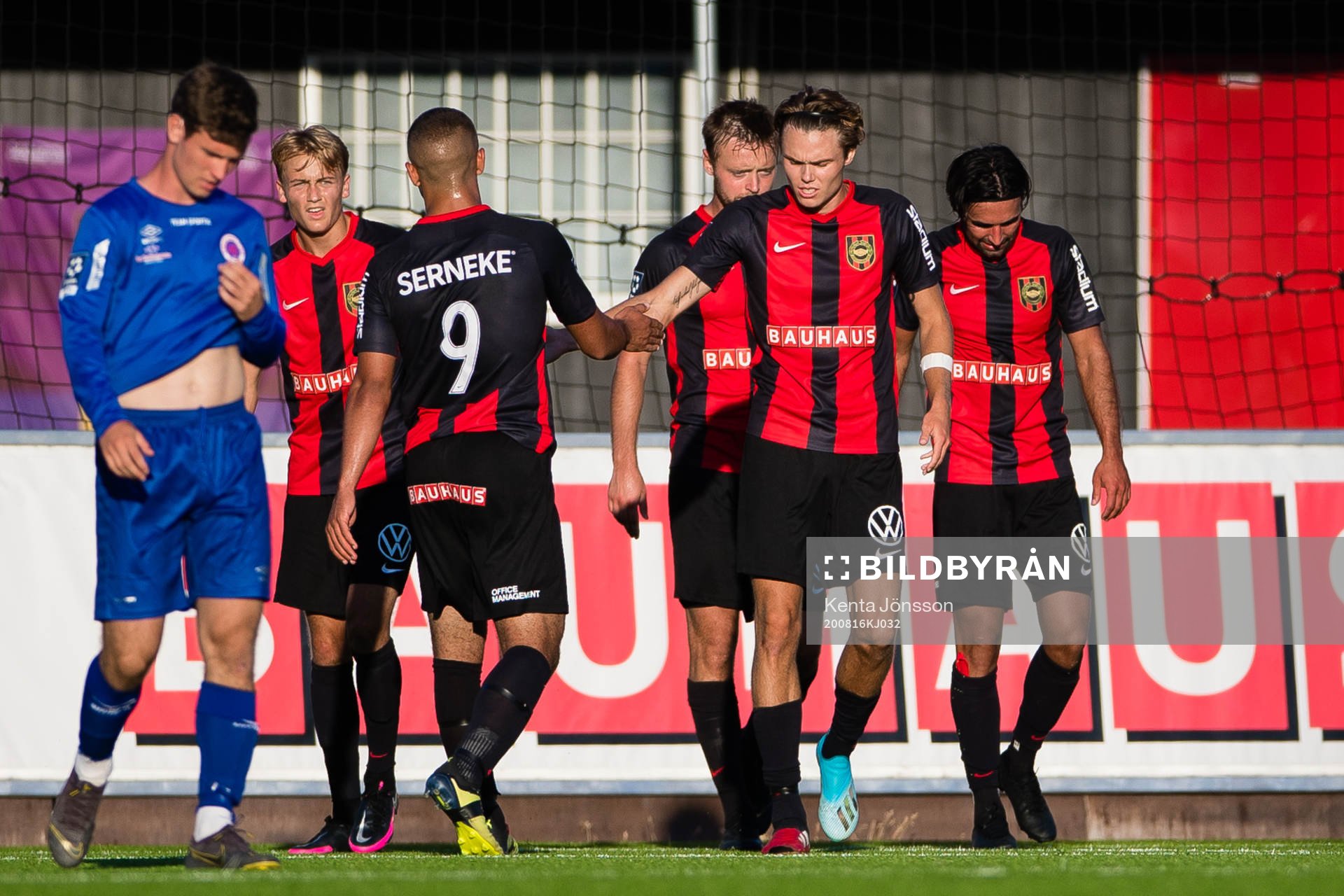 Brommapojkarnas Albin Linnér jublar efter 4-0 under fotbollsmatchen i Division 1 norra mellan Brommapojkarna och Karlslund den 16 augusti 2020 i Stockholm.