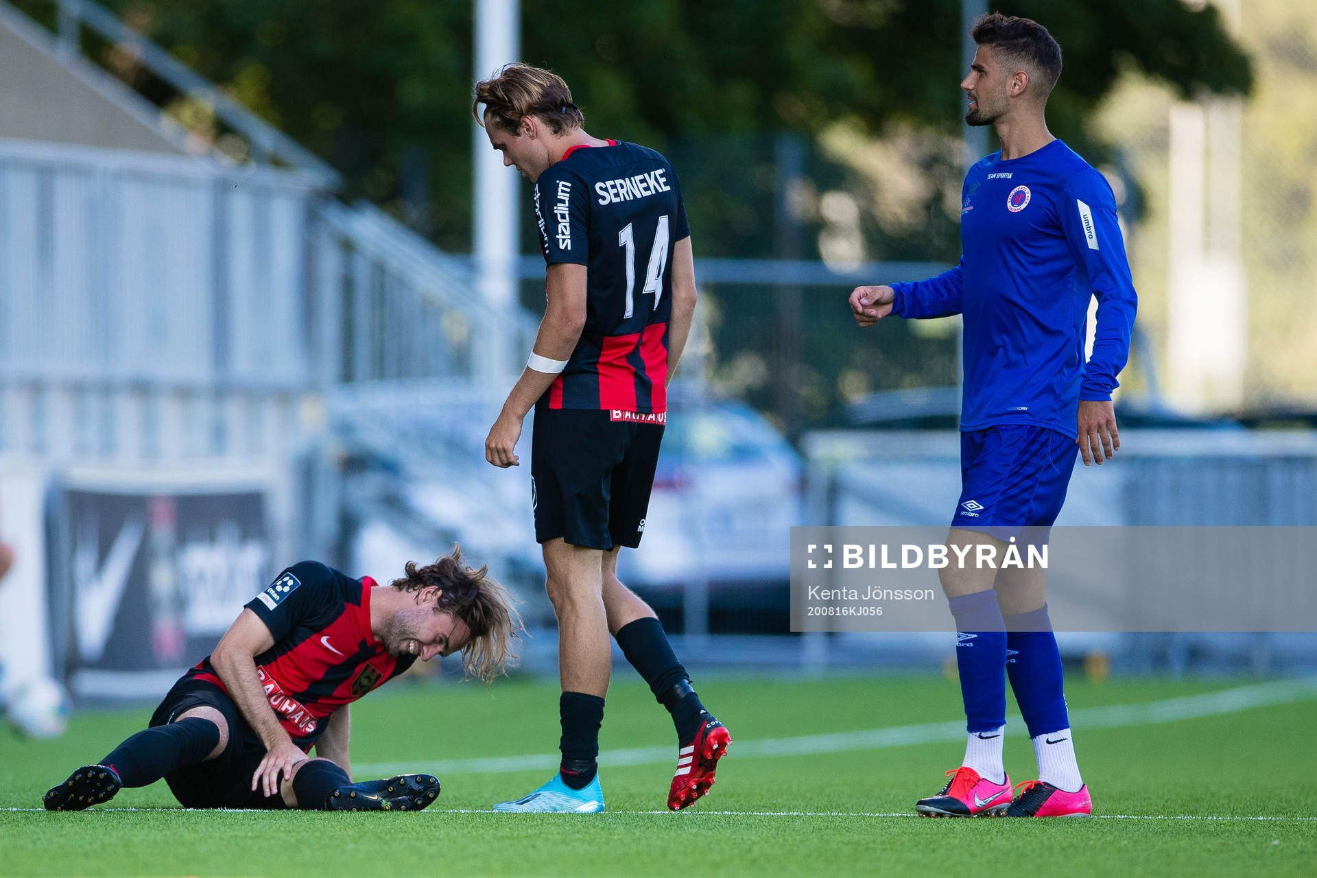 Brommapojkarnas Simon Helg har ont