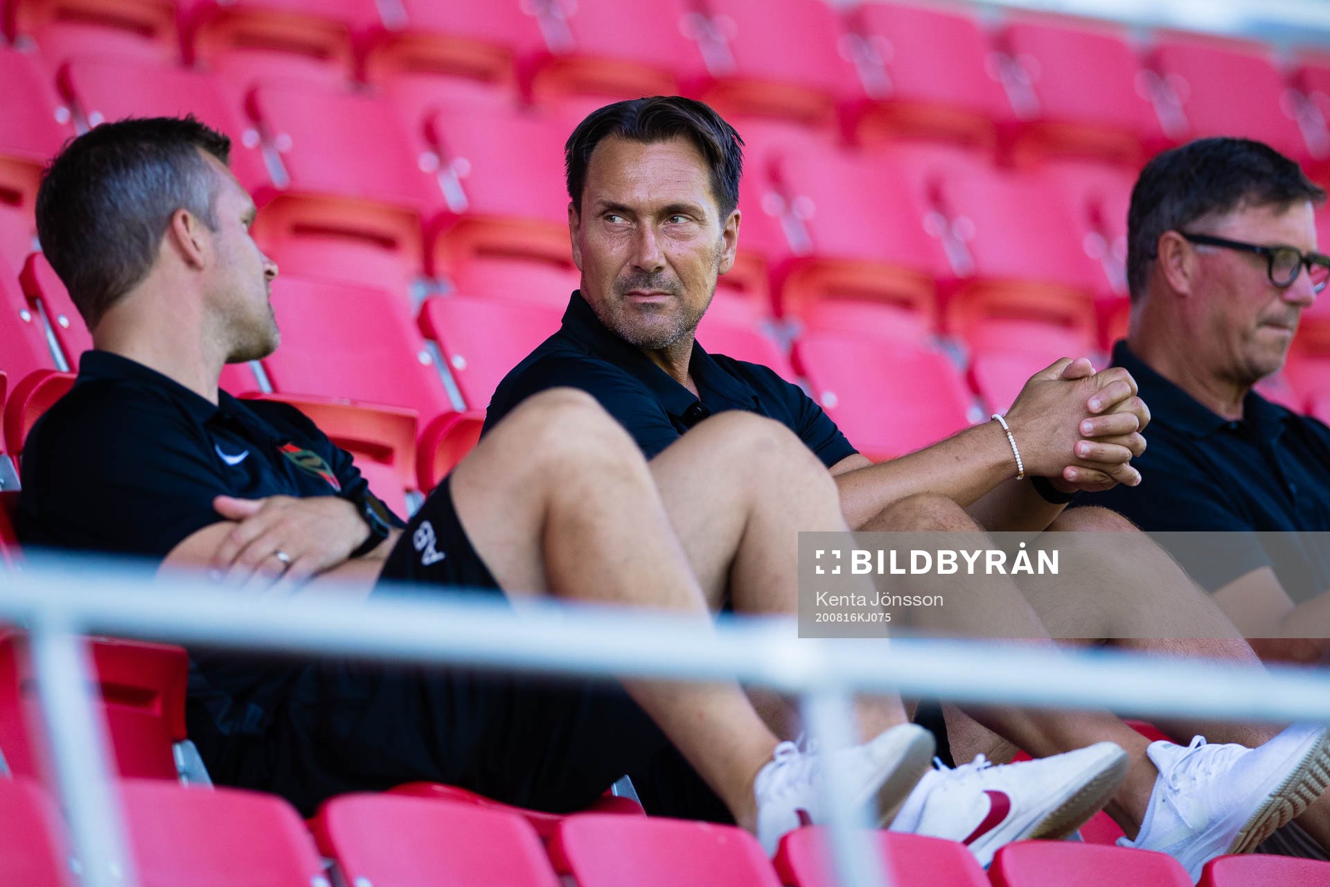 Brommapojkarnas sportchef Peter Kisfaludy på läktaren