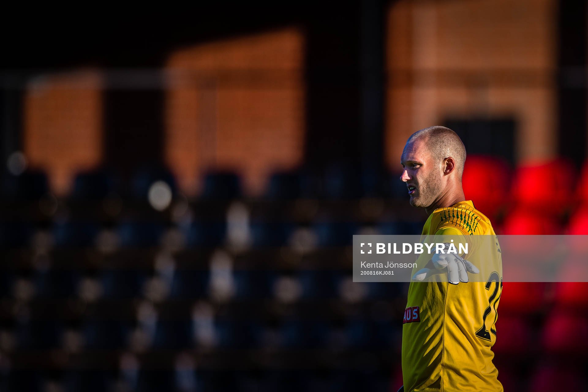 Brommapojkarnas målvakt Alexander Lundin under fotbollsmatchen i Division 1 norra mellan Brommapojkarna och Karlslund den 16 augusti 2020 i Stockholm.
