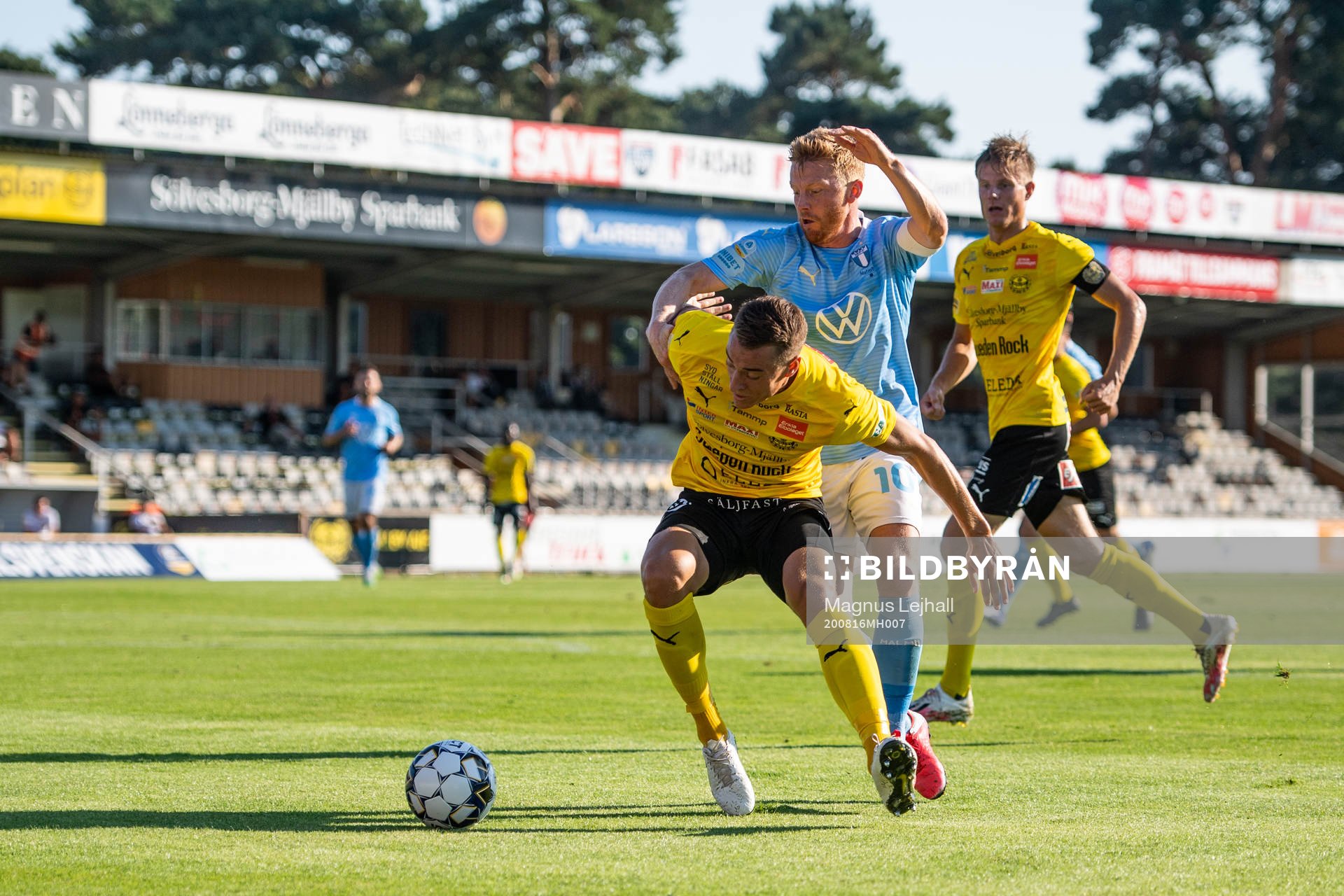 Mjällbys Jesper Löfgren och Malmö FFs Anders Bleg