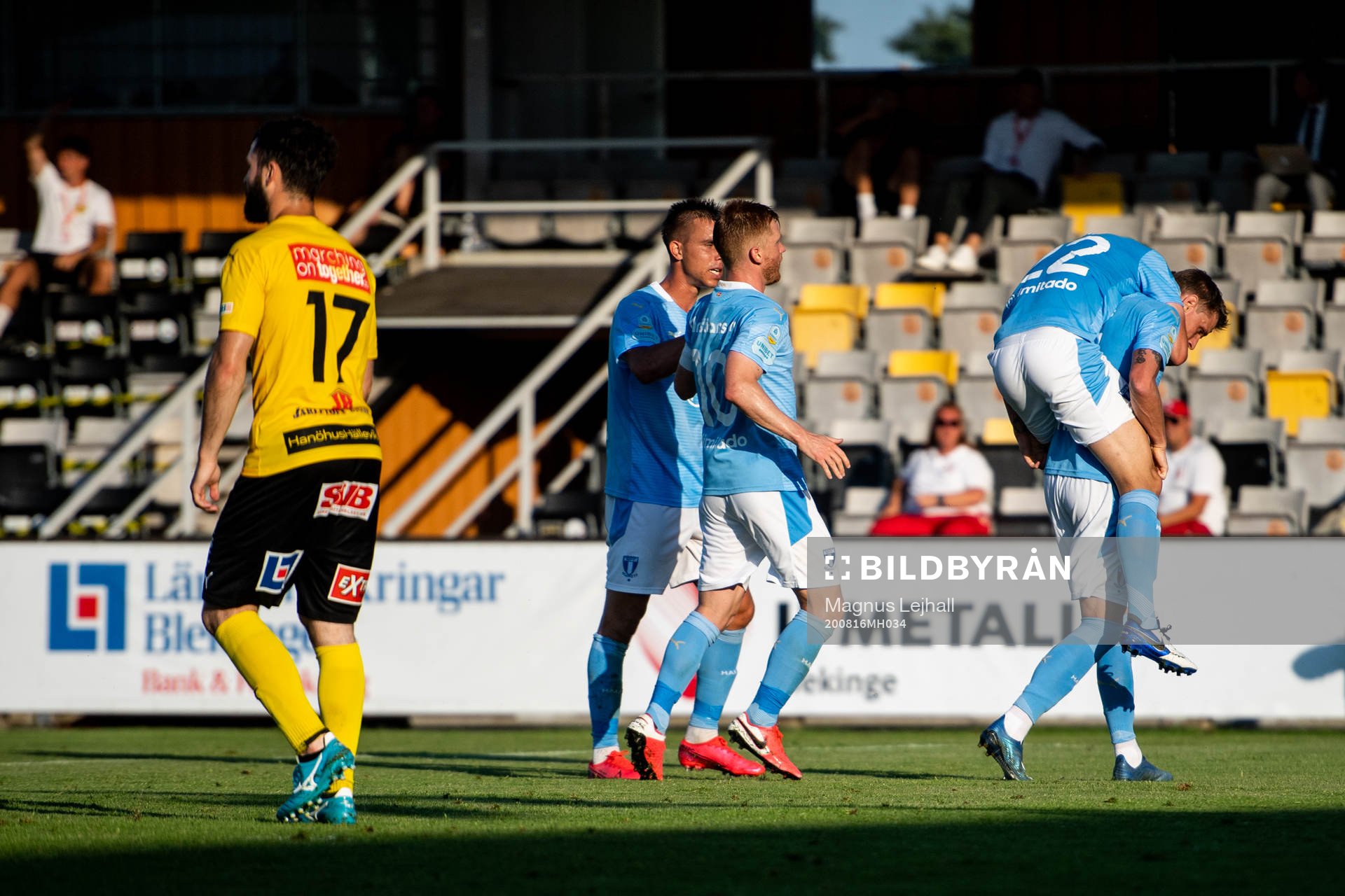 Malmö FFs Sören Rieks jublar med lagkamrater