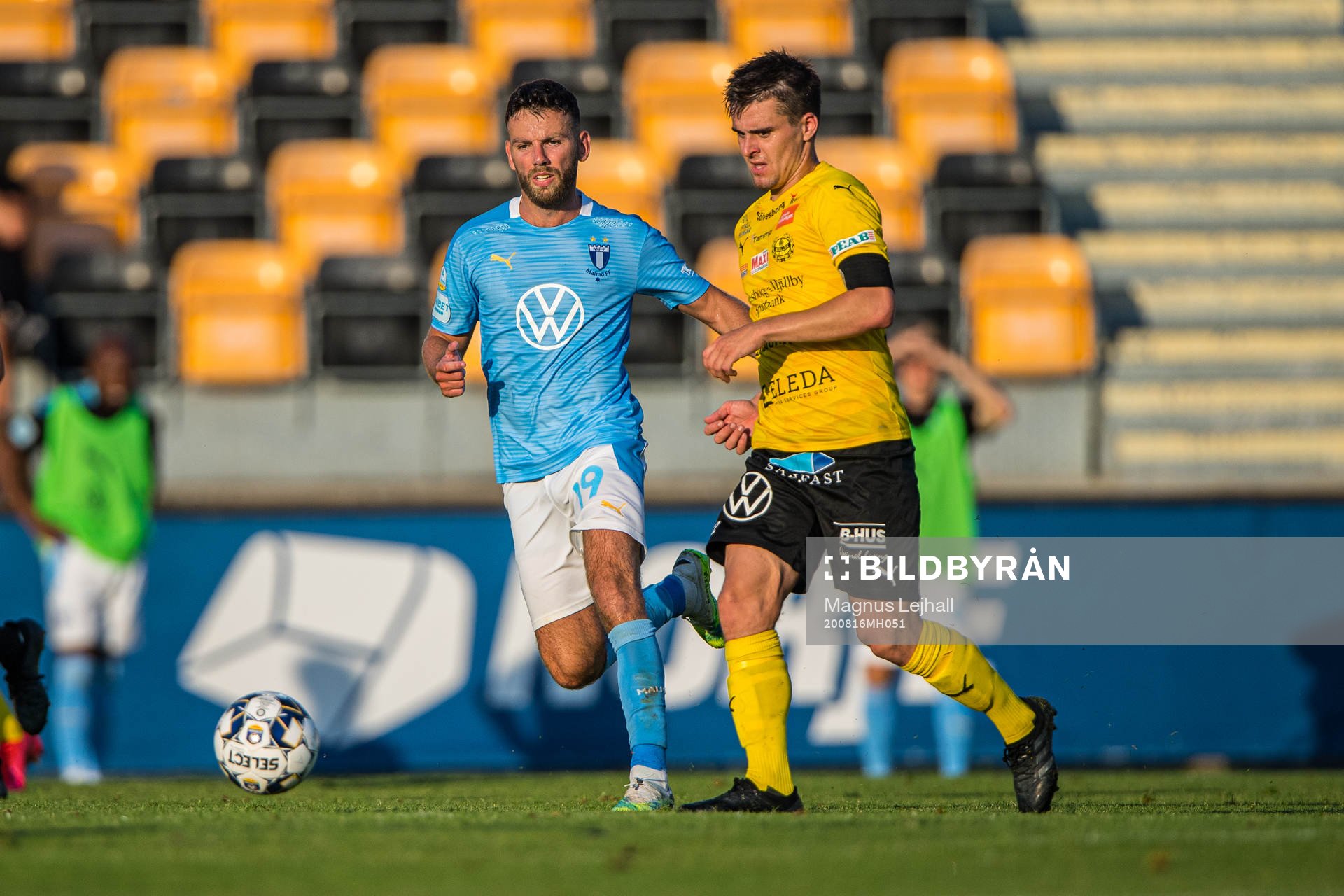 Malmö FFs Erdal Rakip  och Mjällbys Jesper Gustavsson