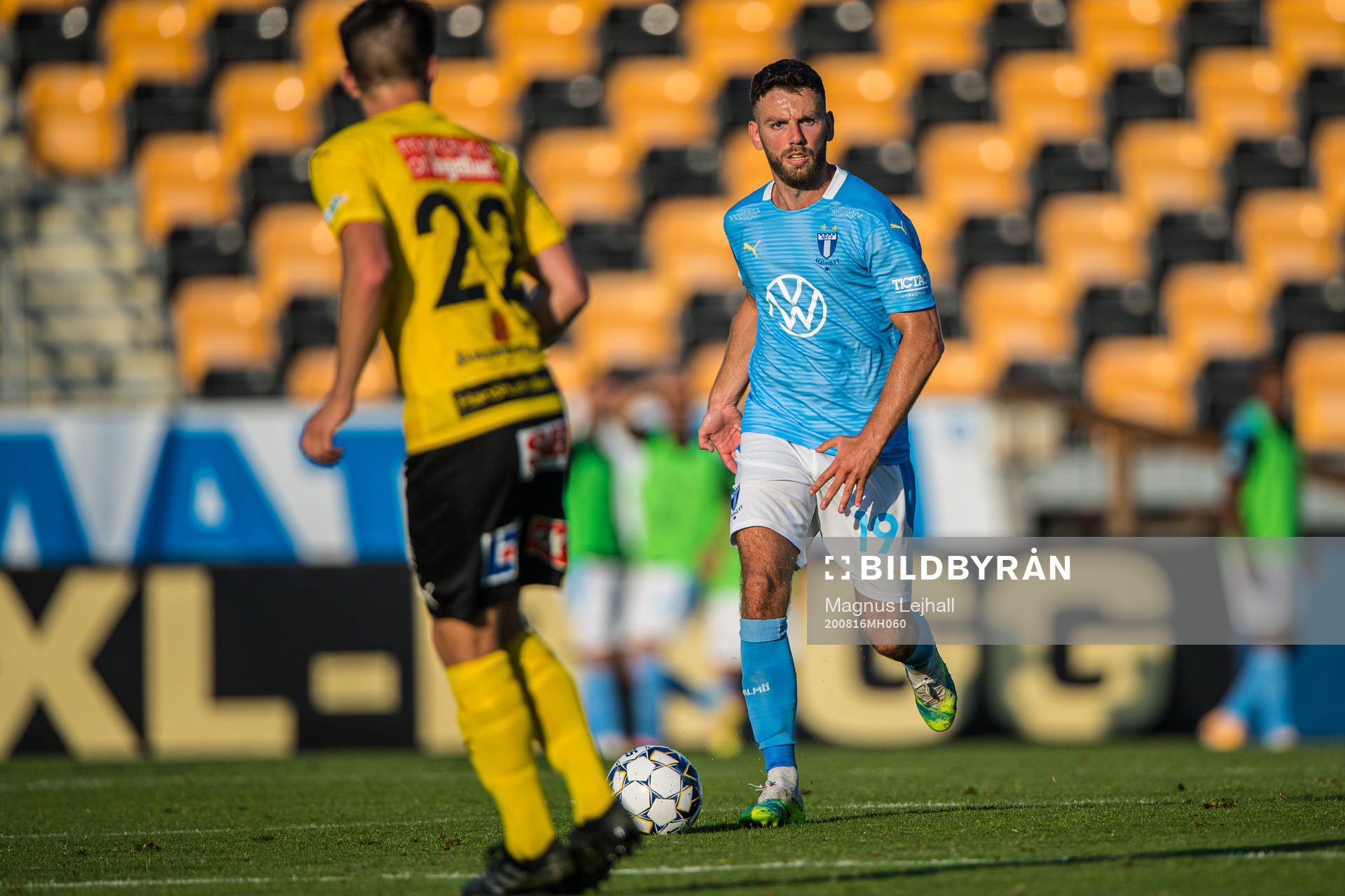 Malmö FFs Erdal Rakip  och Mjällbys Jesper Gustavsson