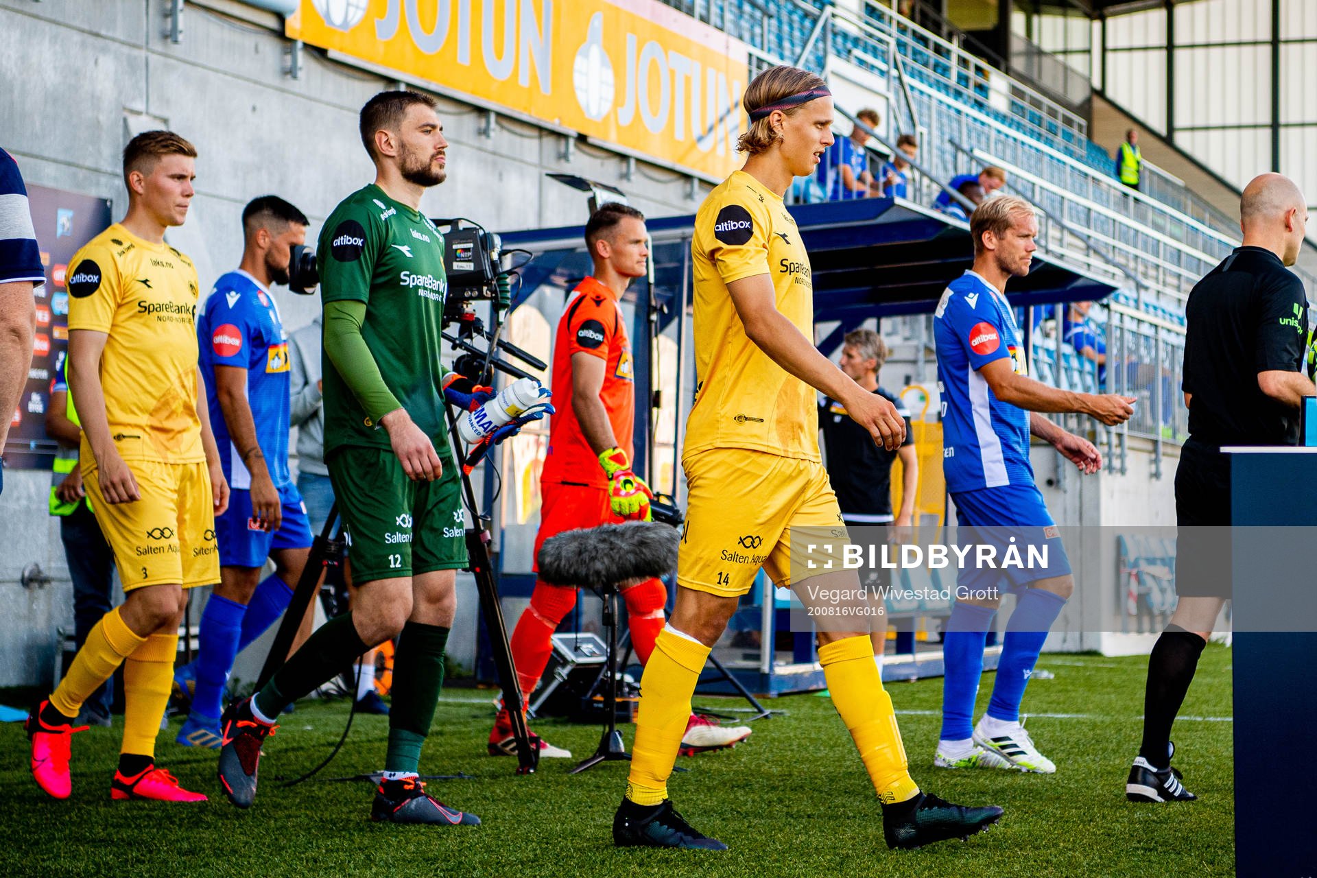 Goalkeeper Nikita Haikin and Ulrik Saltnes of Bodø/Glimt