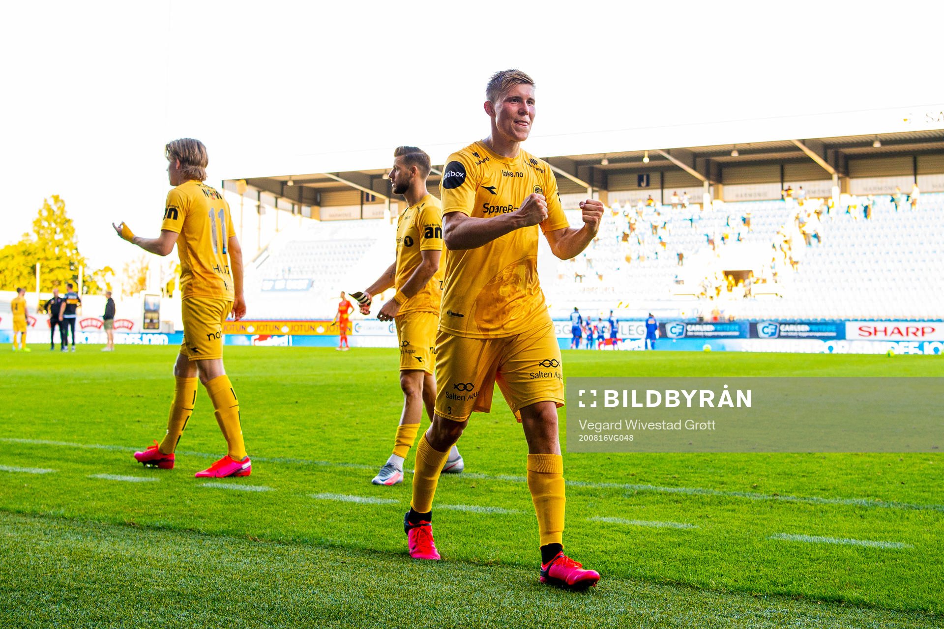 Alfons Sampsted of Bodø/Glimt celebrates