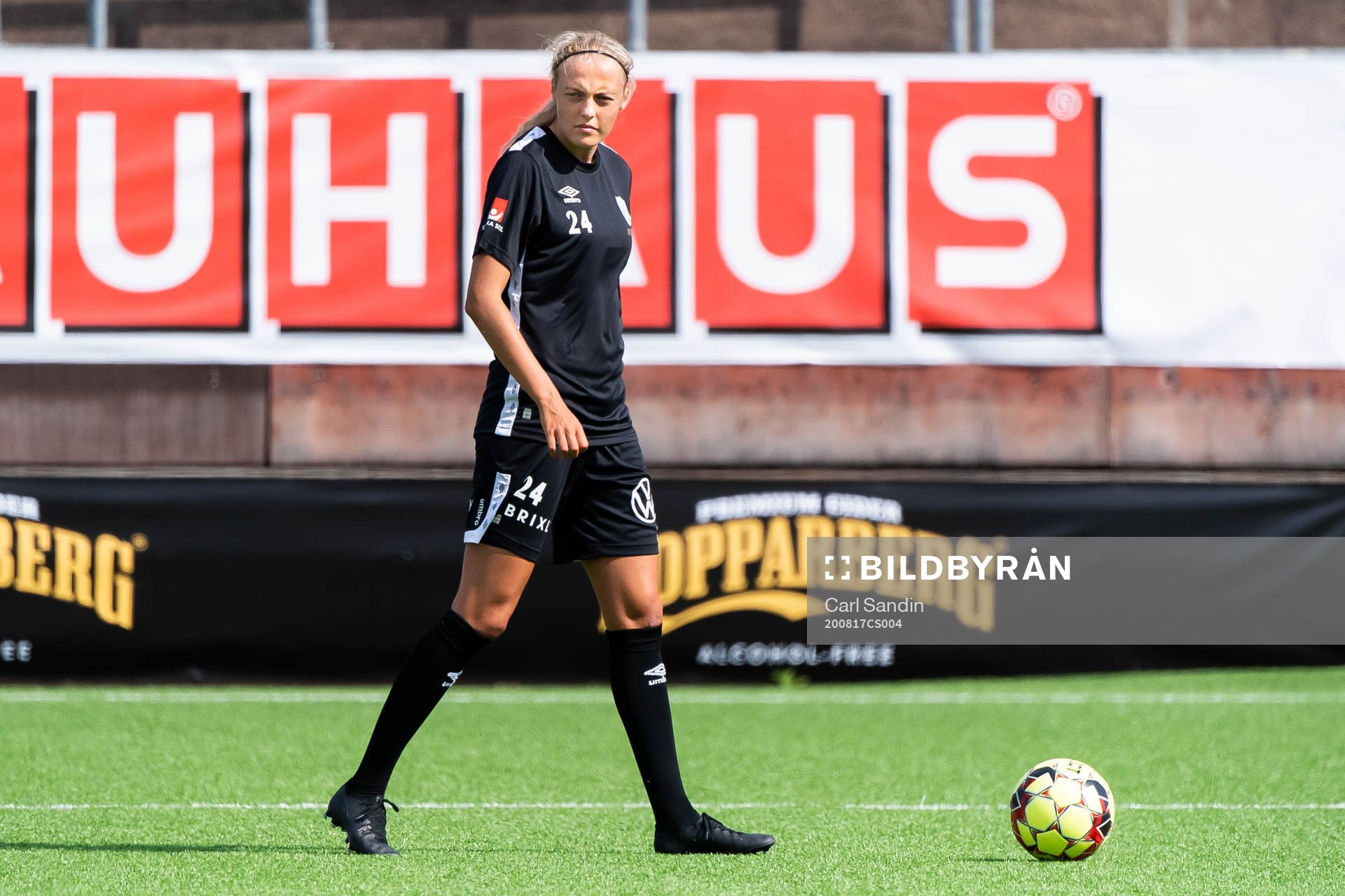 Göteborgs Elma Junttila Nelhage innan fotbollsmatchen i