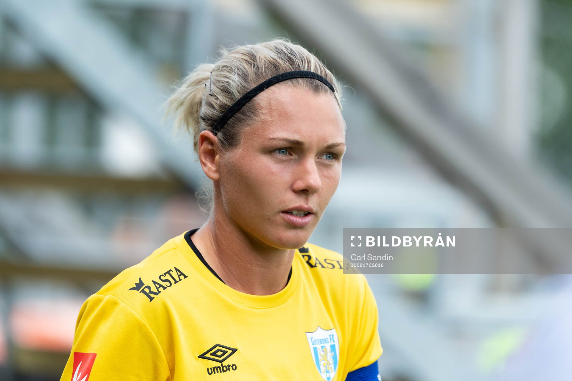 Göteborgs målvakt Jennifer Falk innan fotbollsmatchen i