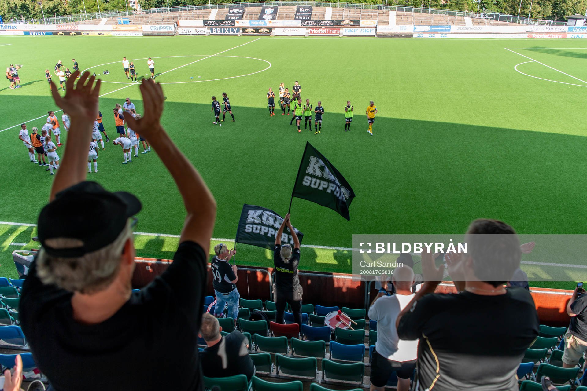 Göteborgs spelare tackar publiken