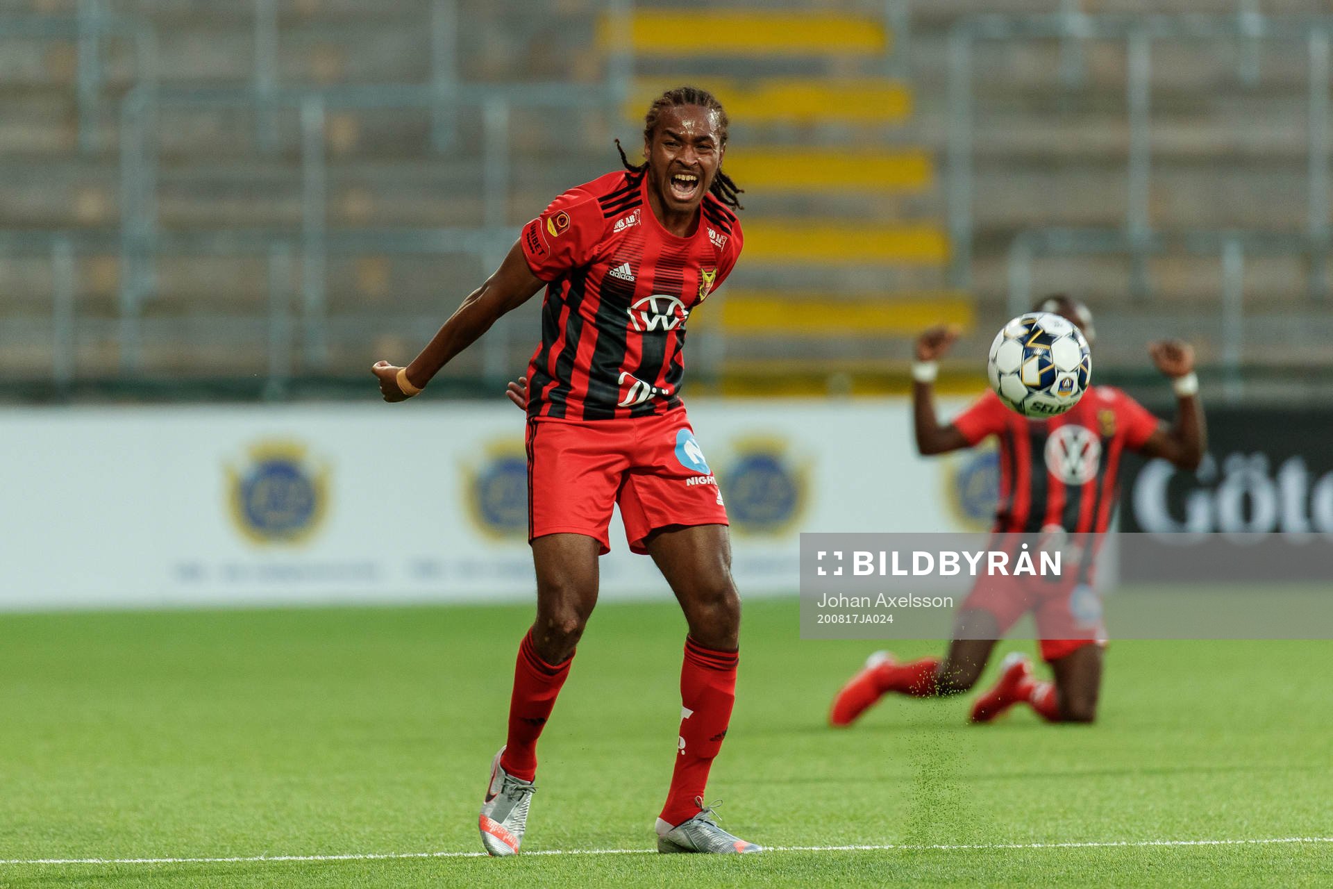 Östersunds Francis Jon-Baptiste jublar