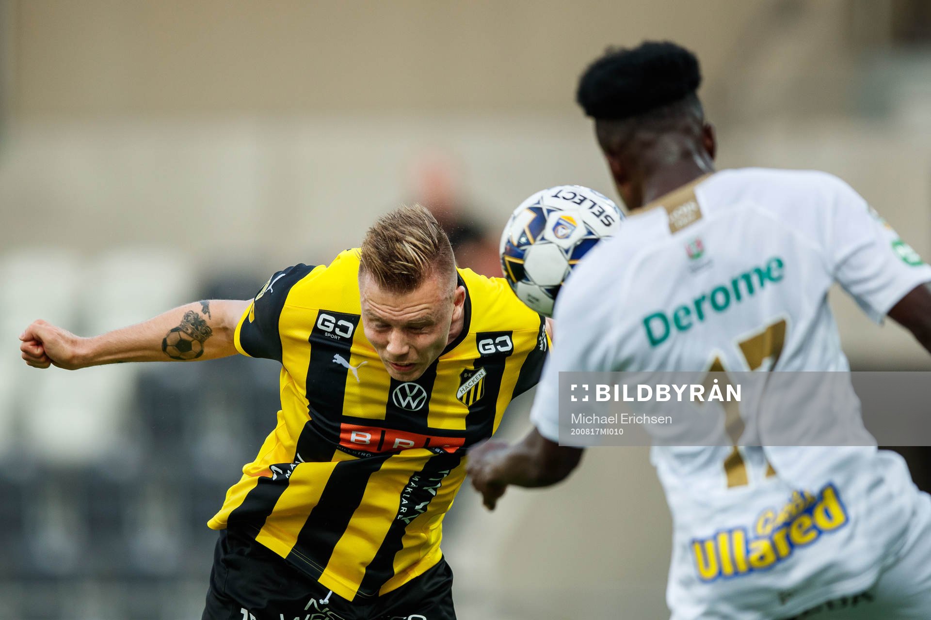 Häckens Alexander Söderlund med en nick som täcks av