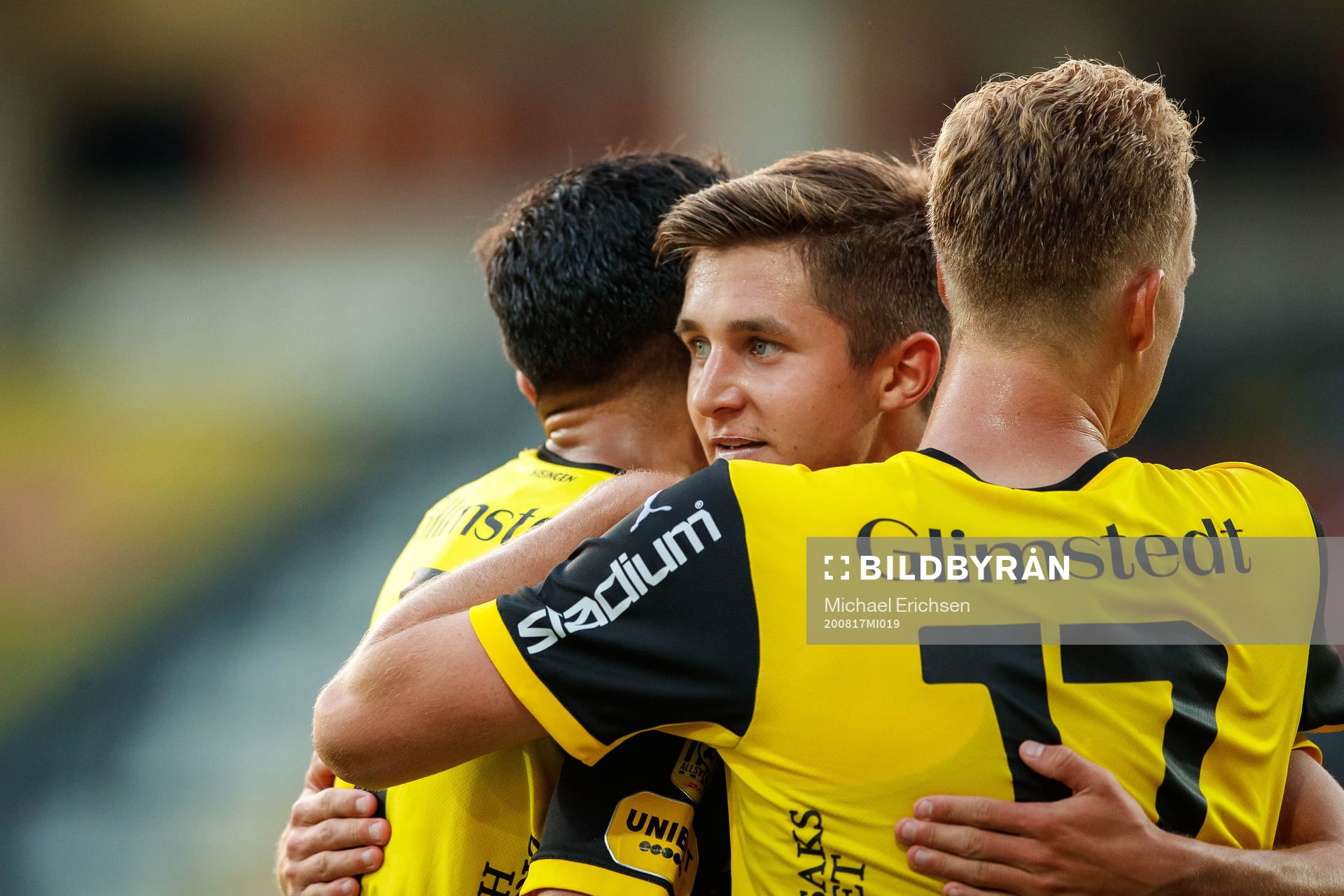 Häckens Leo Bengtsson jublar med Ahmed Yasin och Gustav