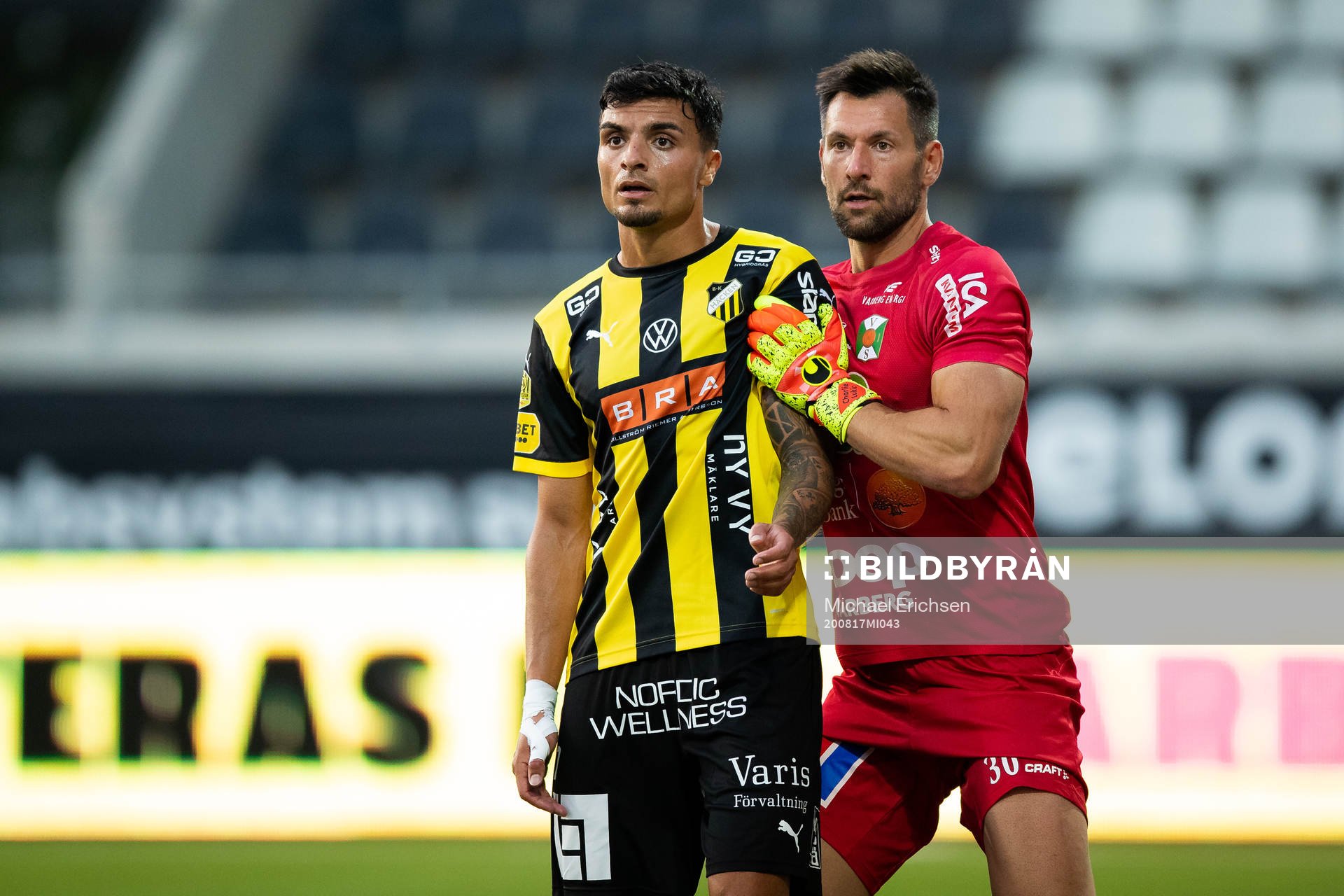 Häckens Ahmed Yasin och Varbergs målvakt Stojan Lukic