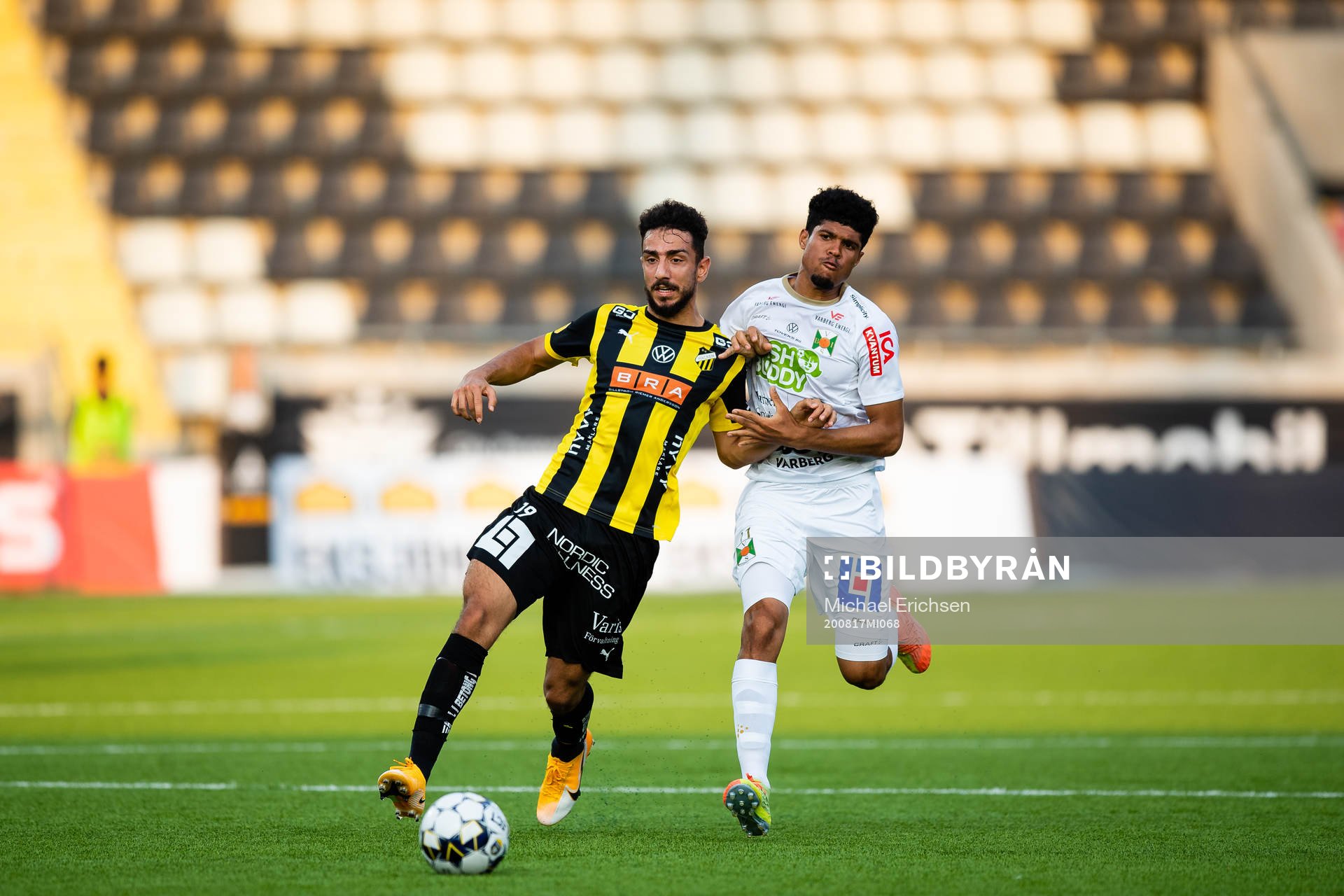 Häckens Daleho Irandust och Varbergs Luke Le Roux framför