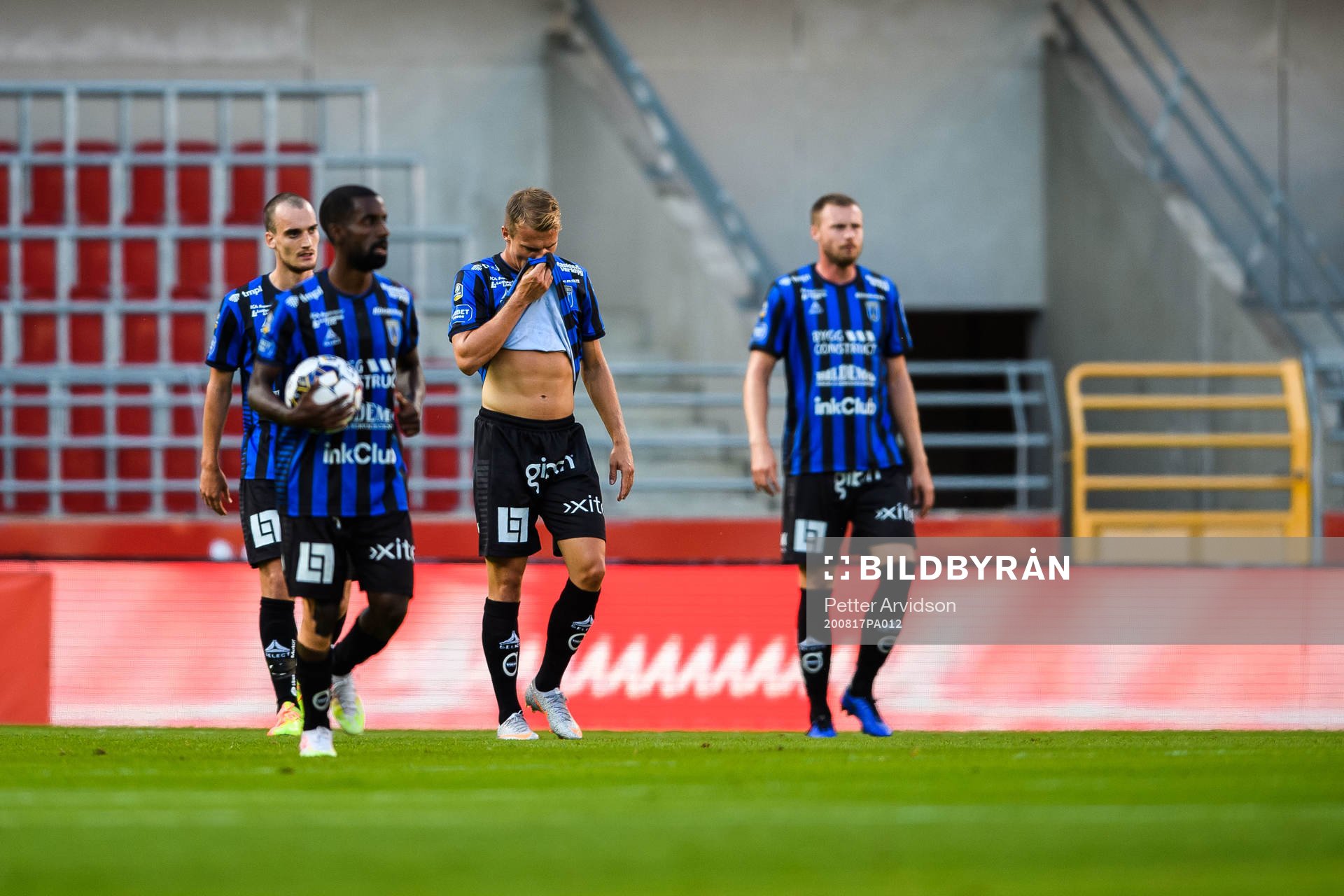 Sirius Elias Andersson deppar med lagkamrater