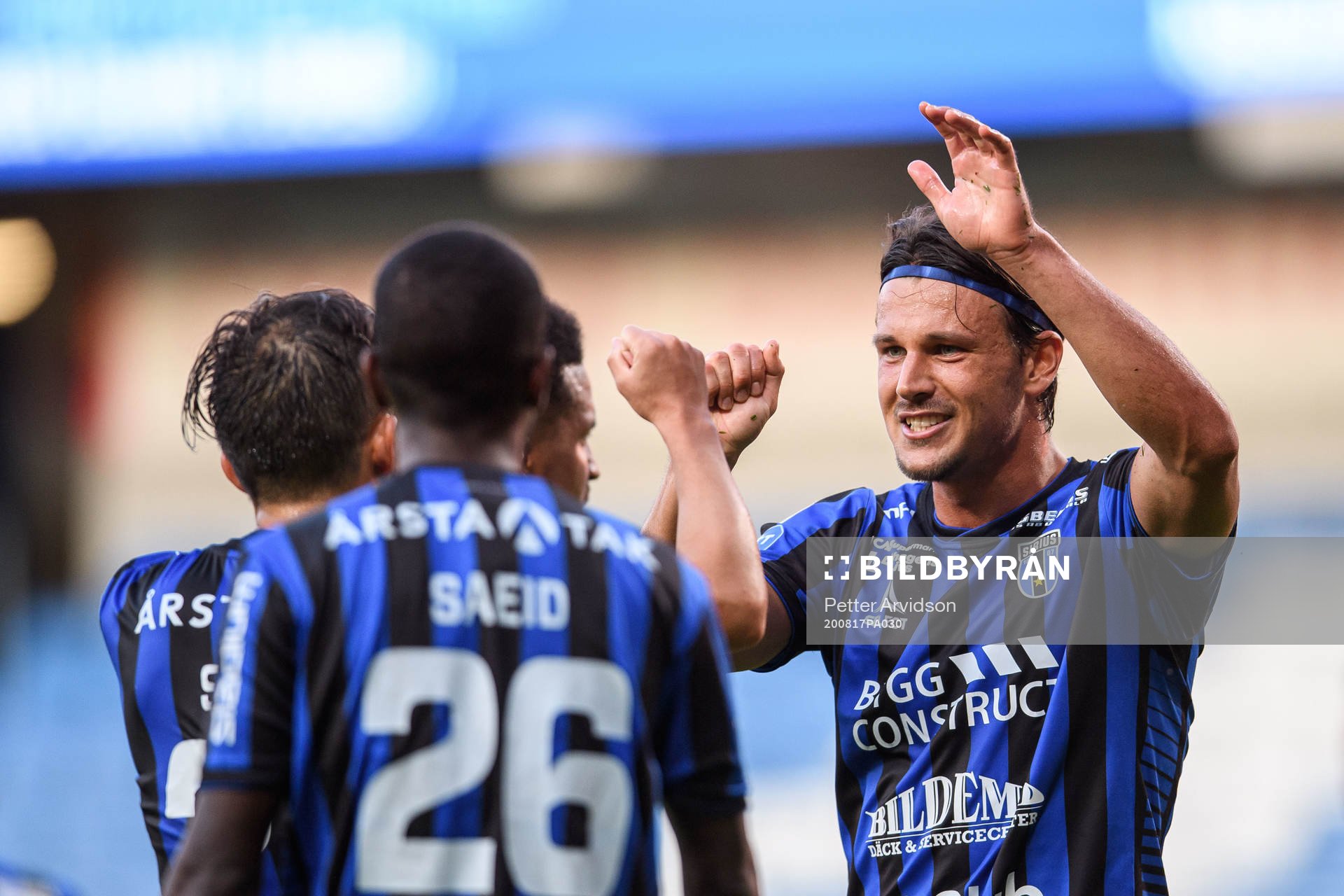 Sirius Stefano Vecchia jublar med lagkamrater