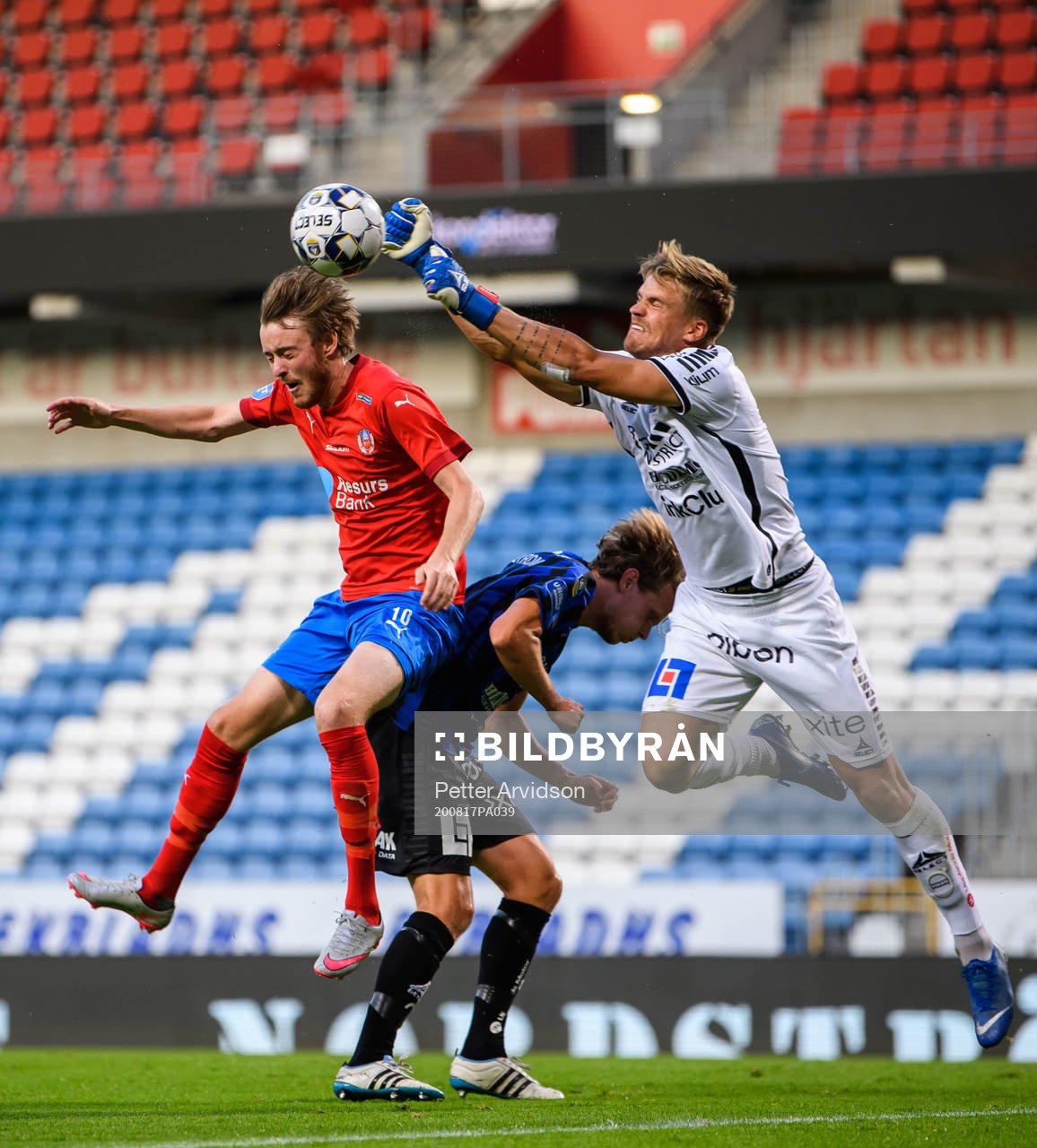 Helsingborgs Rasmus Jönsson mot Sirius Tim Björkström