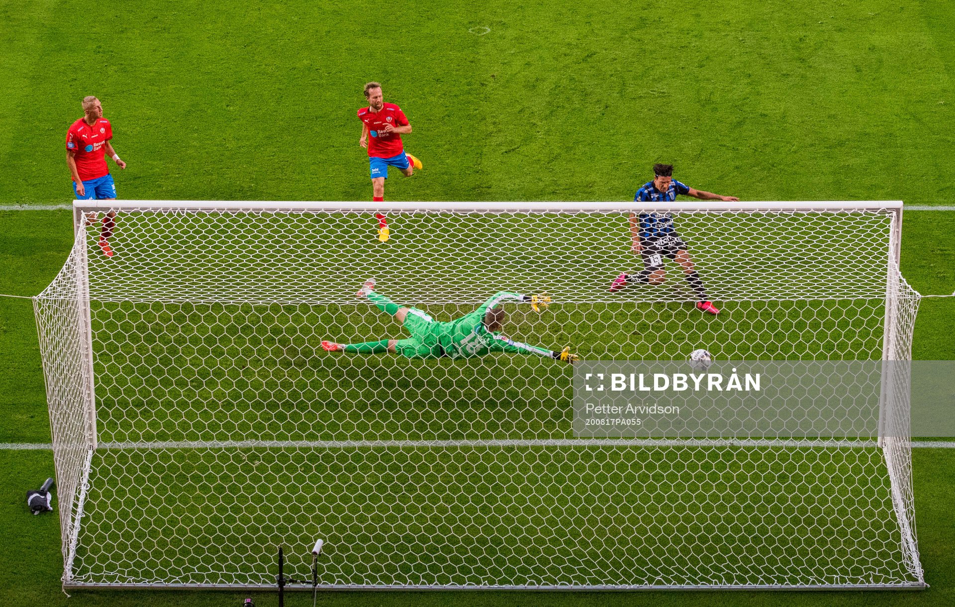 Sirius Stefano Vecchia gör 1-1 målet bakom Helsingborgs