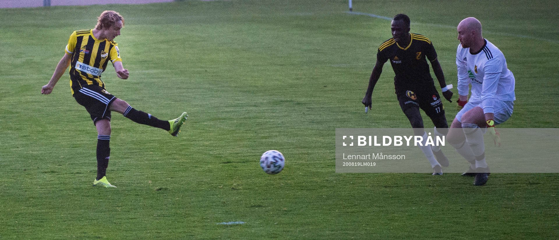 IFK Hässleholms Lucas Johnsson gör 3-0 i matchen mellan