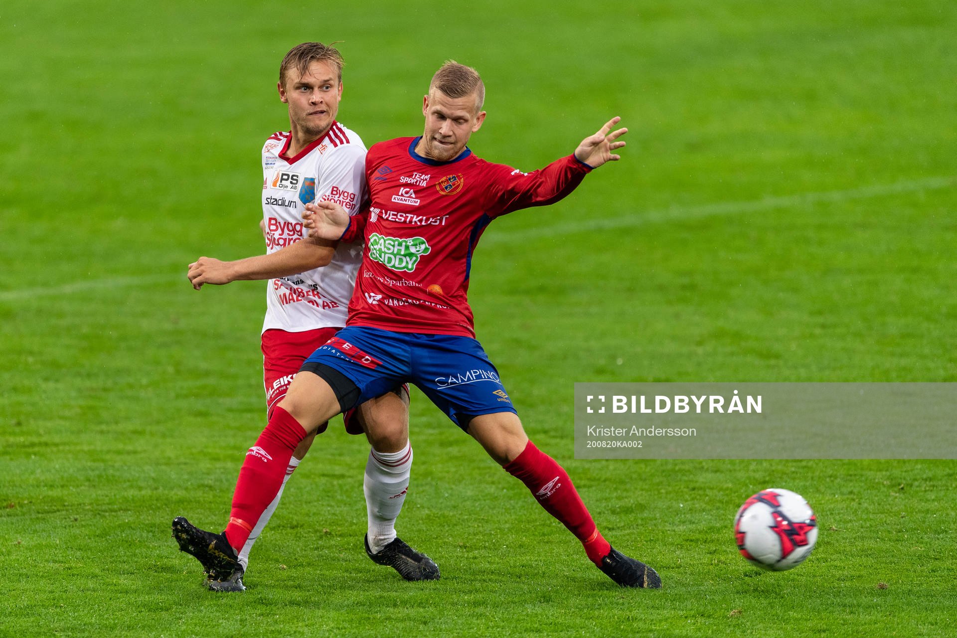 Halmias Adrian Hallsö och Varbergs GIFs Lucas Henriksson