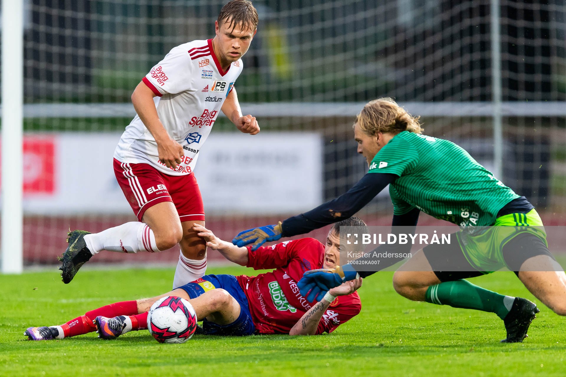 Halmias målvakt Markus Rydeberg och Varbergs GIFs Rasmus