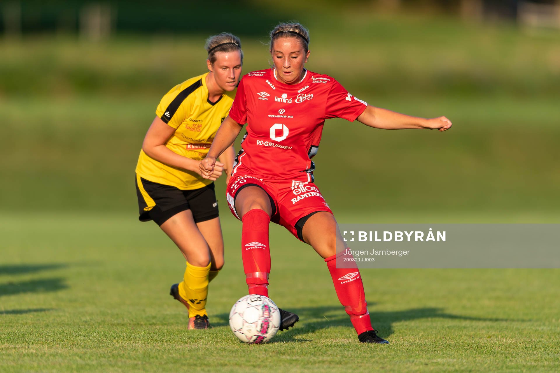 Elfsborgs Ebba Johansson och Hyssnas Maria Johansson