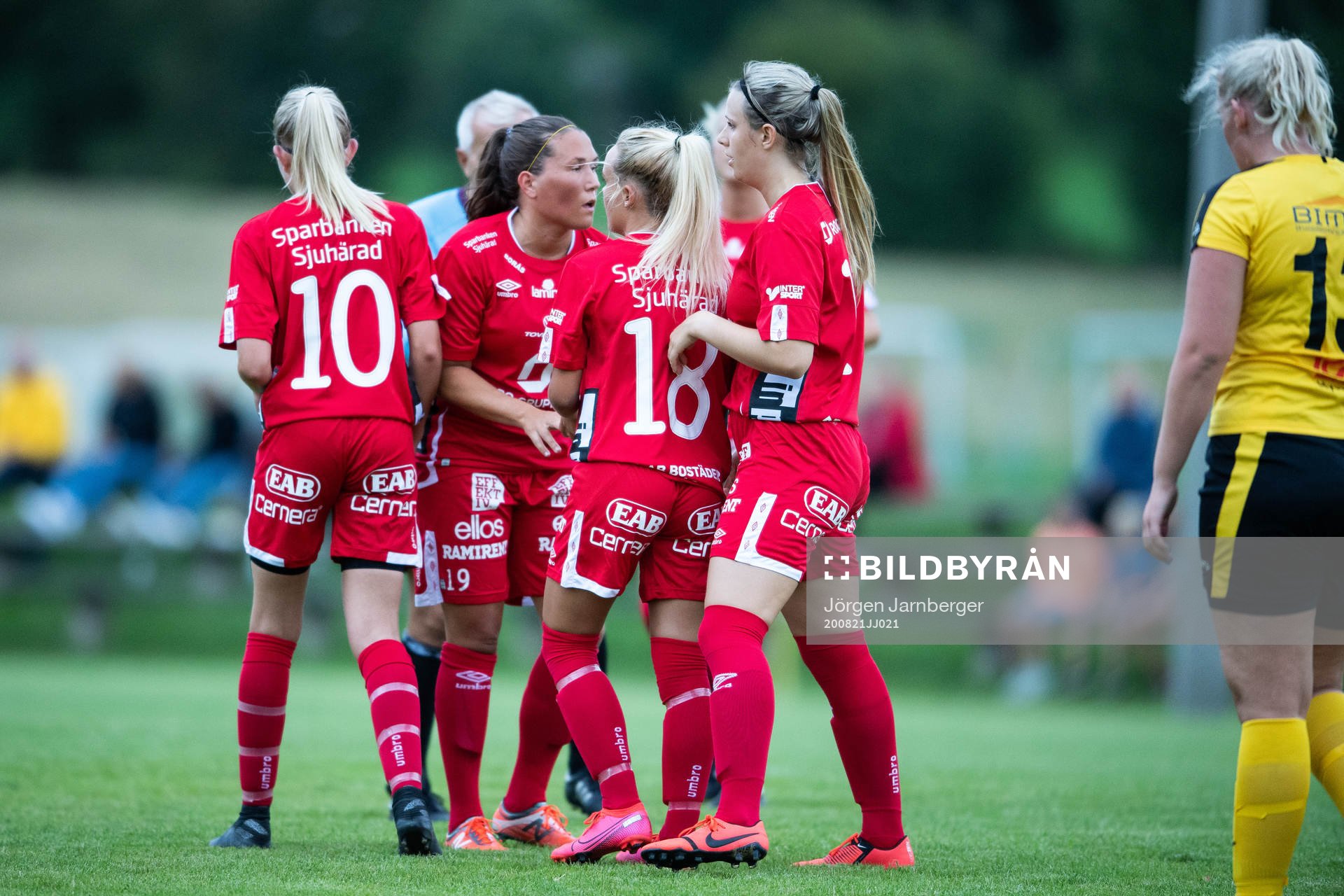 Elfsborgs Moa Skoglund jublar med lagkamraterna