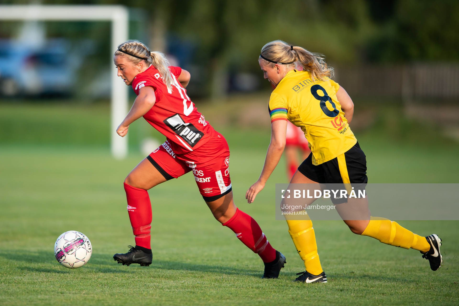 Elfsborgs Ebba Johansson och Hyssnas Emilia Leek