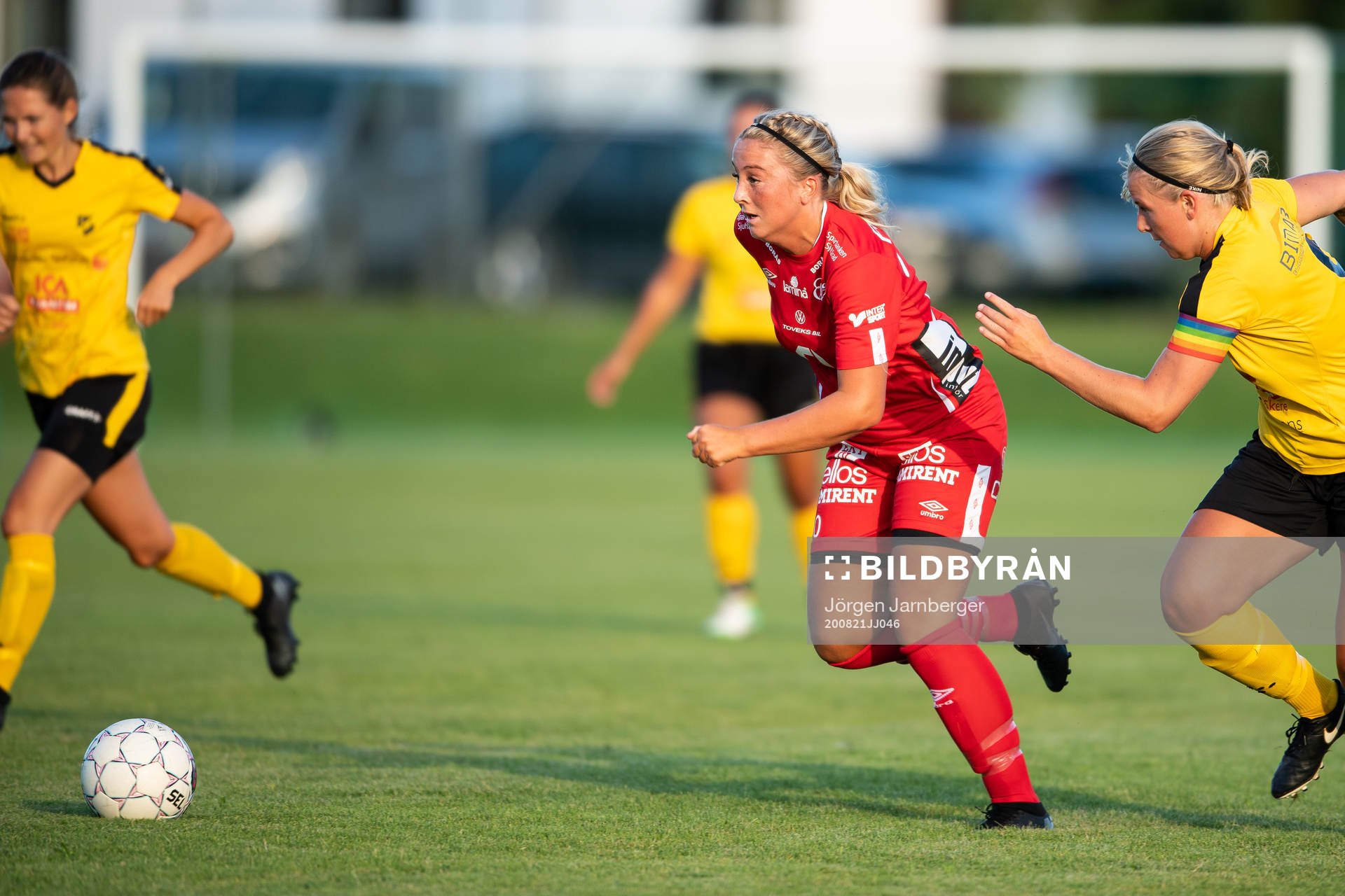 Elfsborgs Ebba Johansson och Hyssnas Emilia Leek
