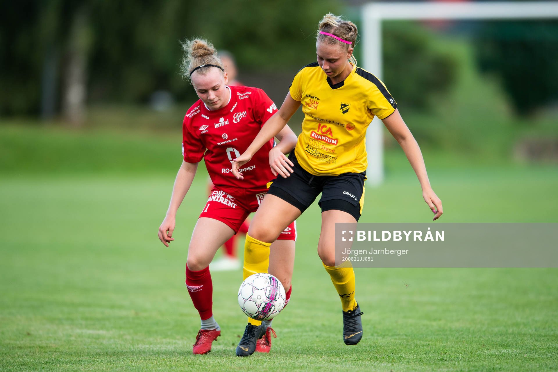 Hyssnas Clara Müllerström och Elfsborgs Leann Nyström
