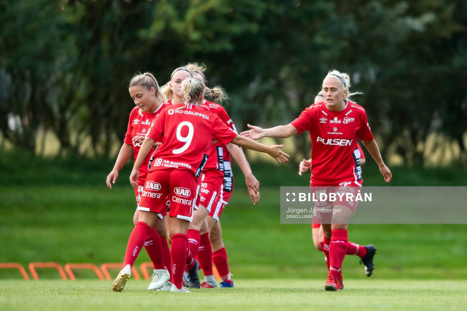 Elfsborgs Ellen Larsson jublar med lagkamrater