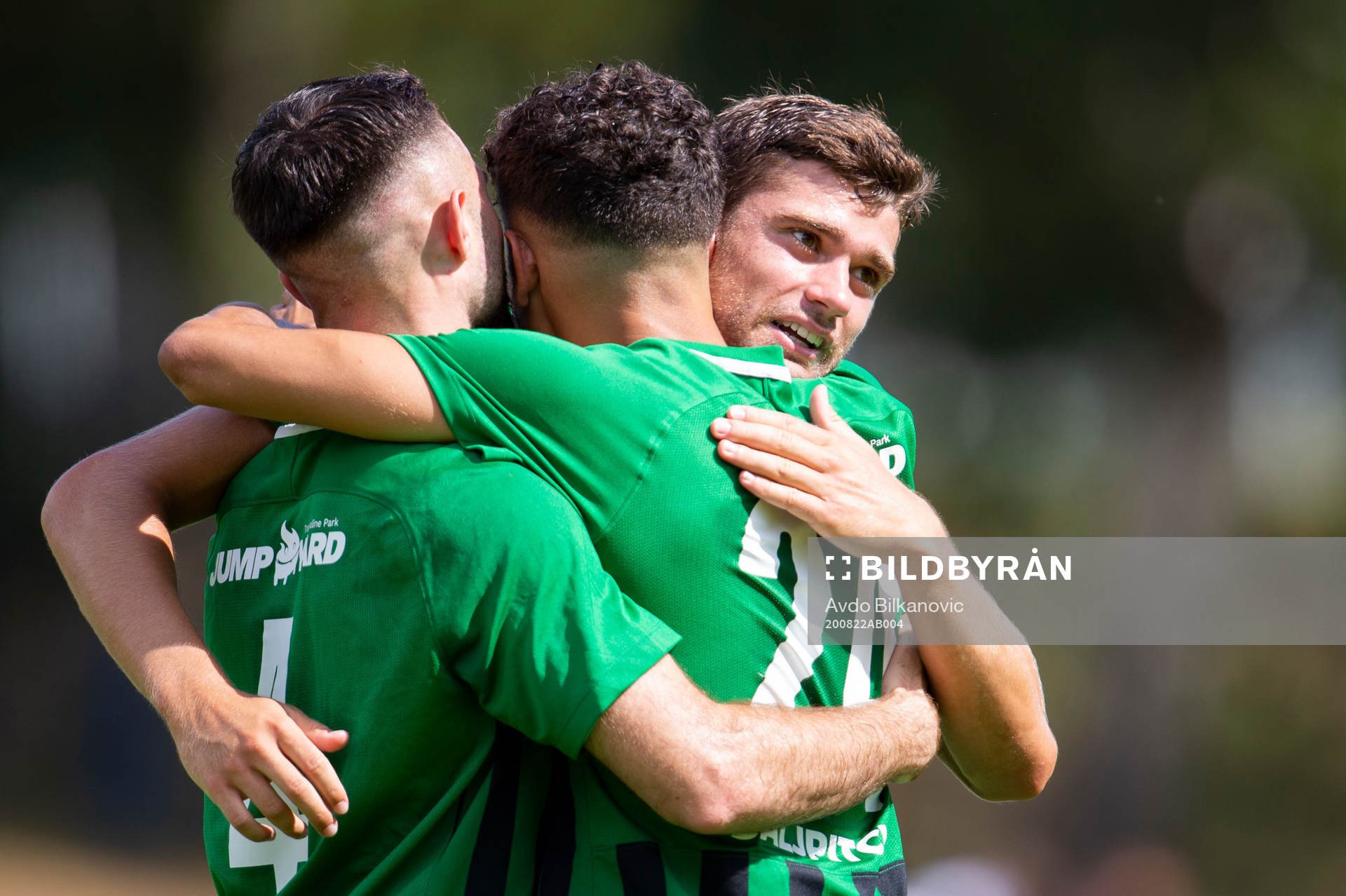 Högaborgs Ahmad Abed, Mattias Almeida Sundell och Adam Sreis jublar efter 1-1 målet under fotbollsmatchen i division 3 Södra Götaland mellan Högaborg och Malmö City den 22 augusti 2020 i Helsingborg.