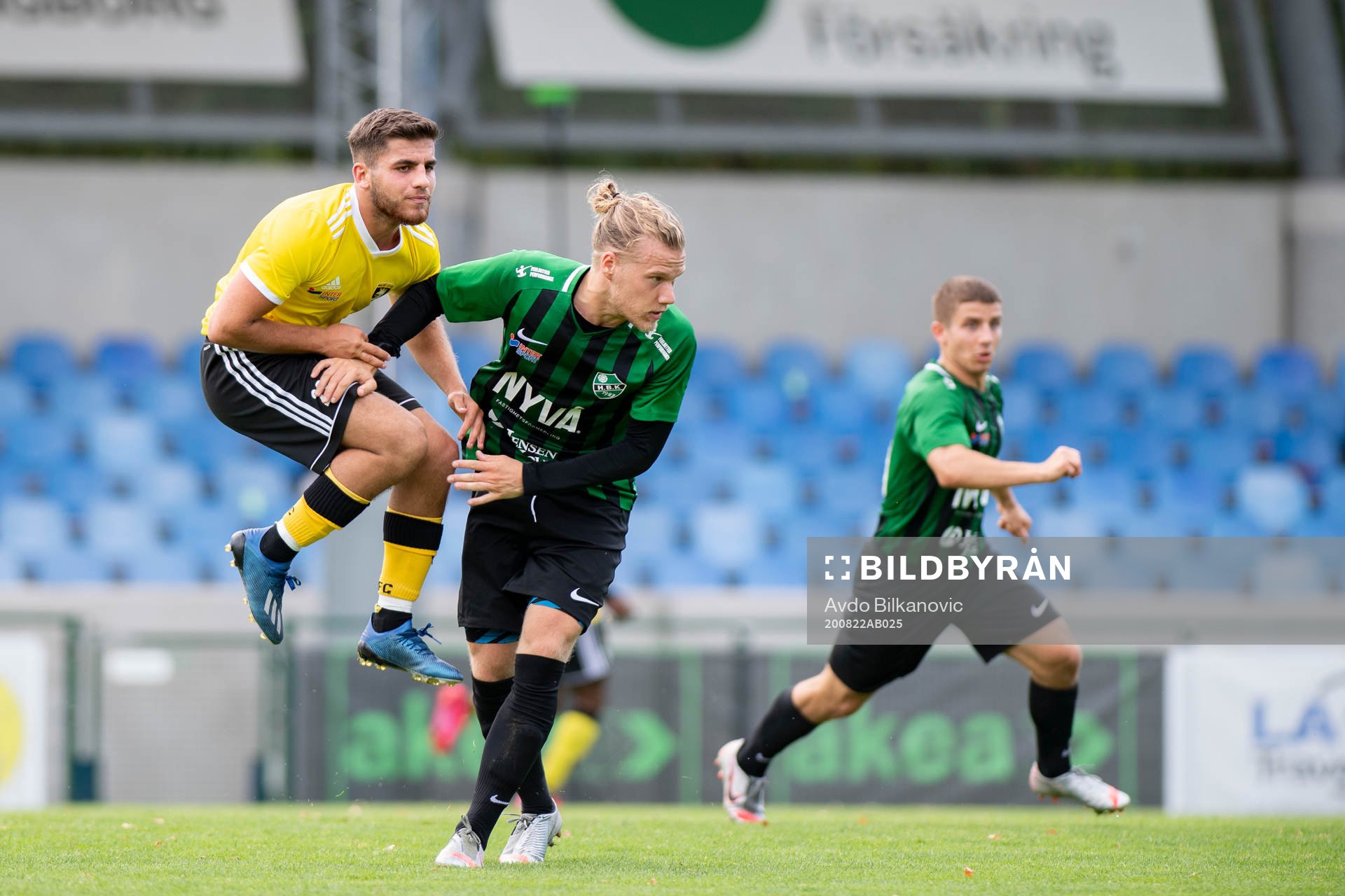 Högaborgs Jonathan Olsson och Malmö Citys Bilal Fattah